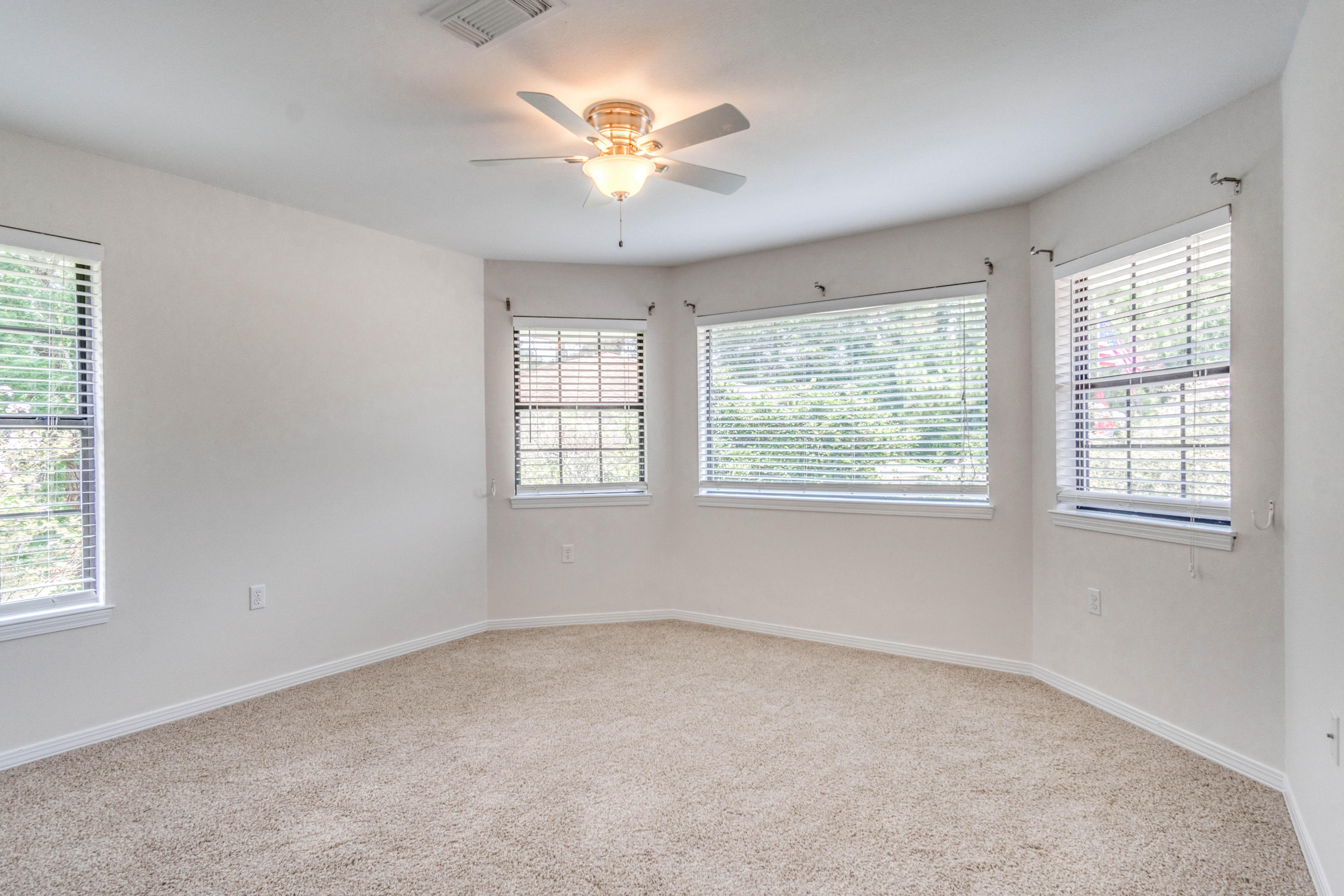 ST ANDREWS EAST BLUEWATER BAY - Residential