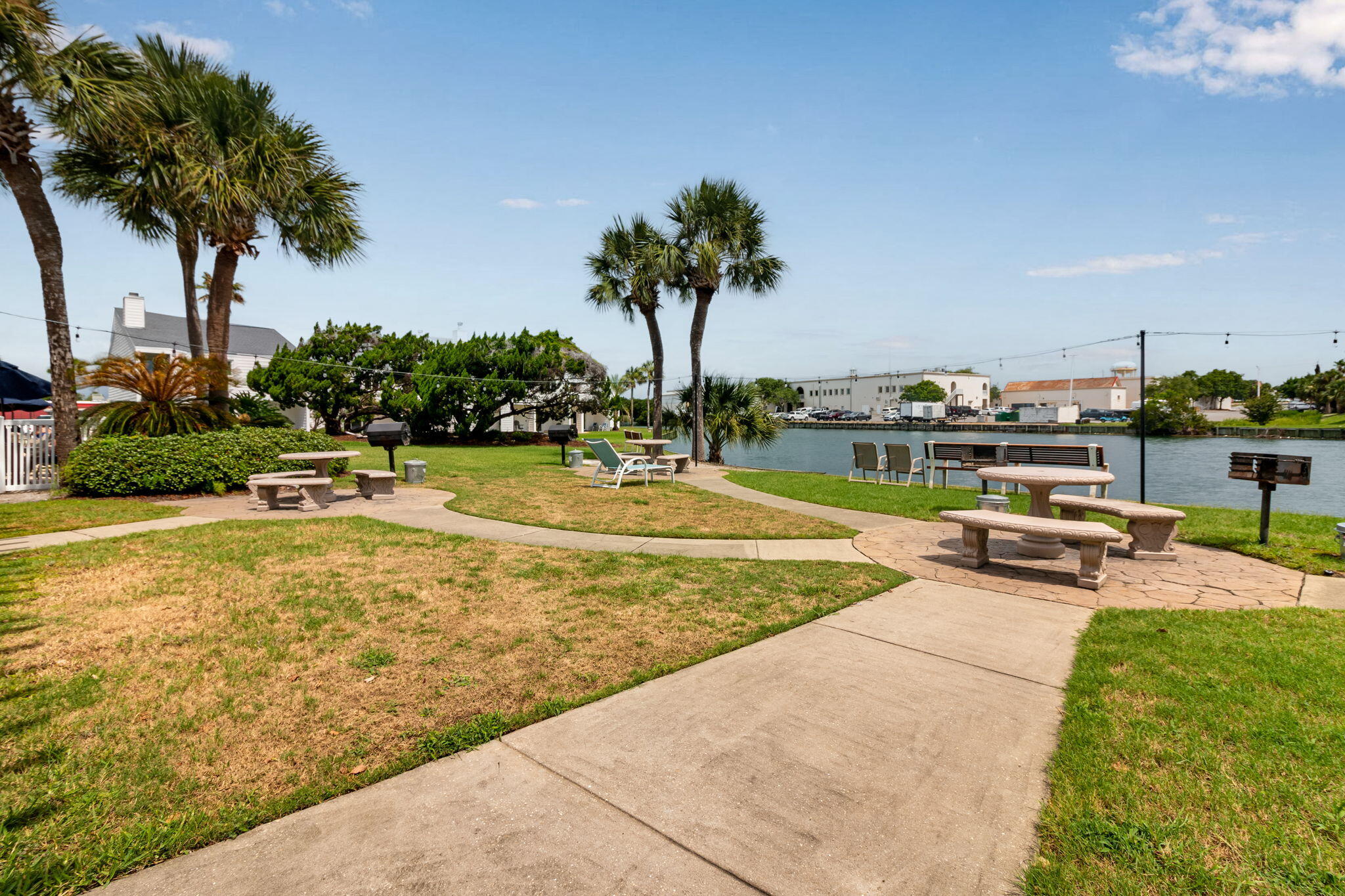 SHORELINE TOWERS 1 - Residential