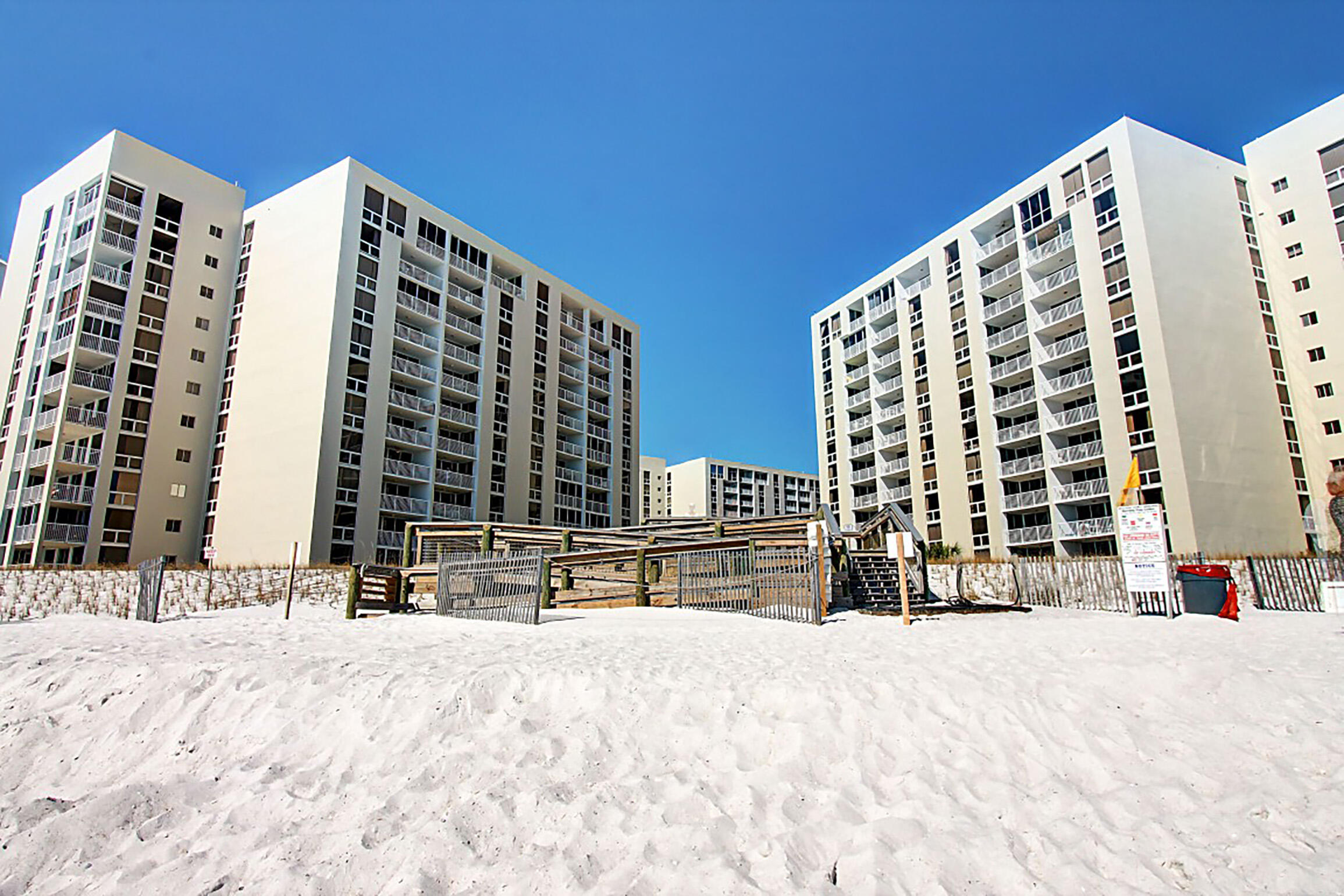 SHORELINE TOWERS 1 - Residential