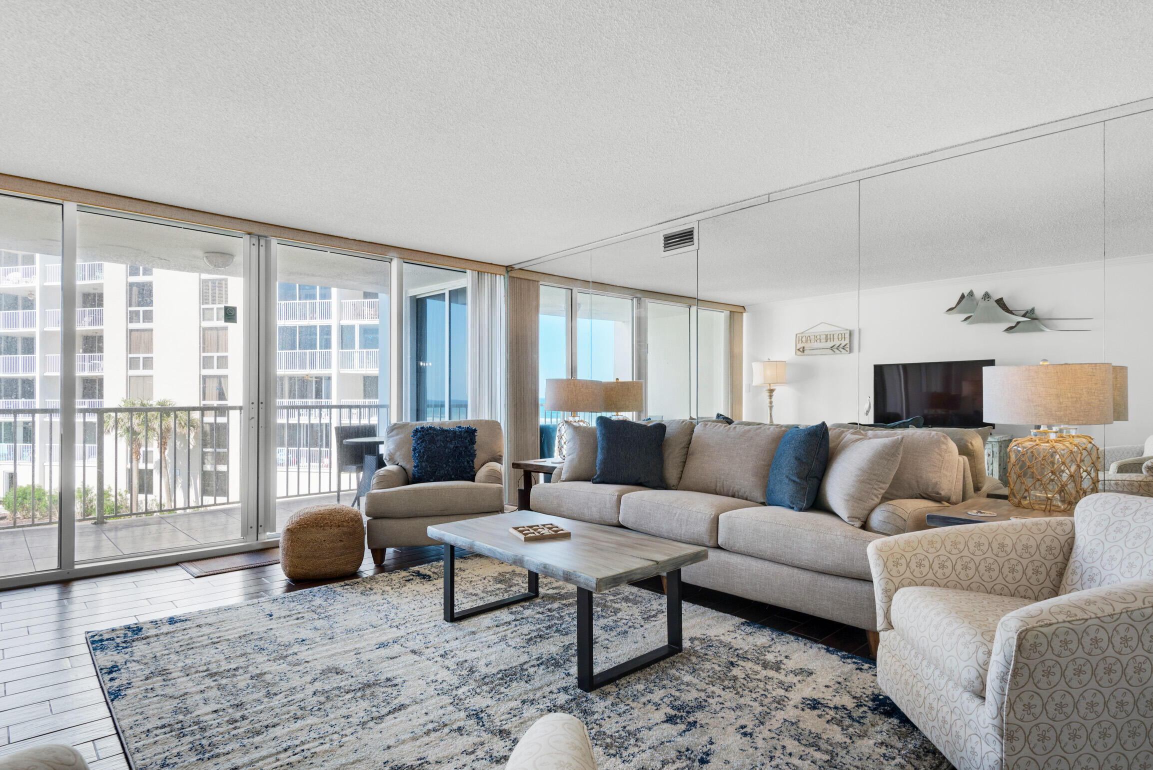 SHORELINE TOWERS 1 - Residential