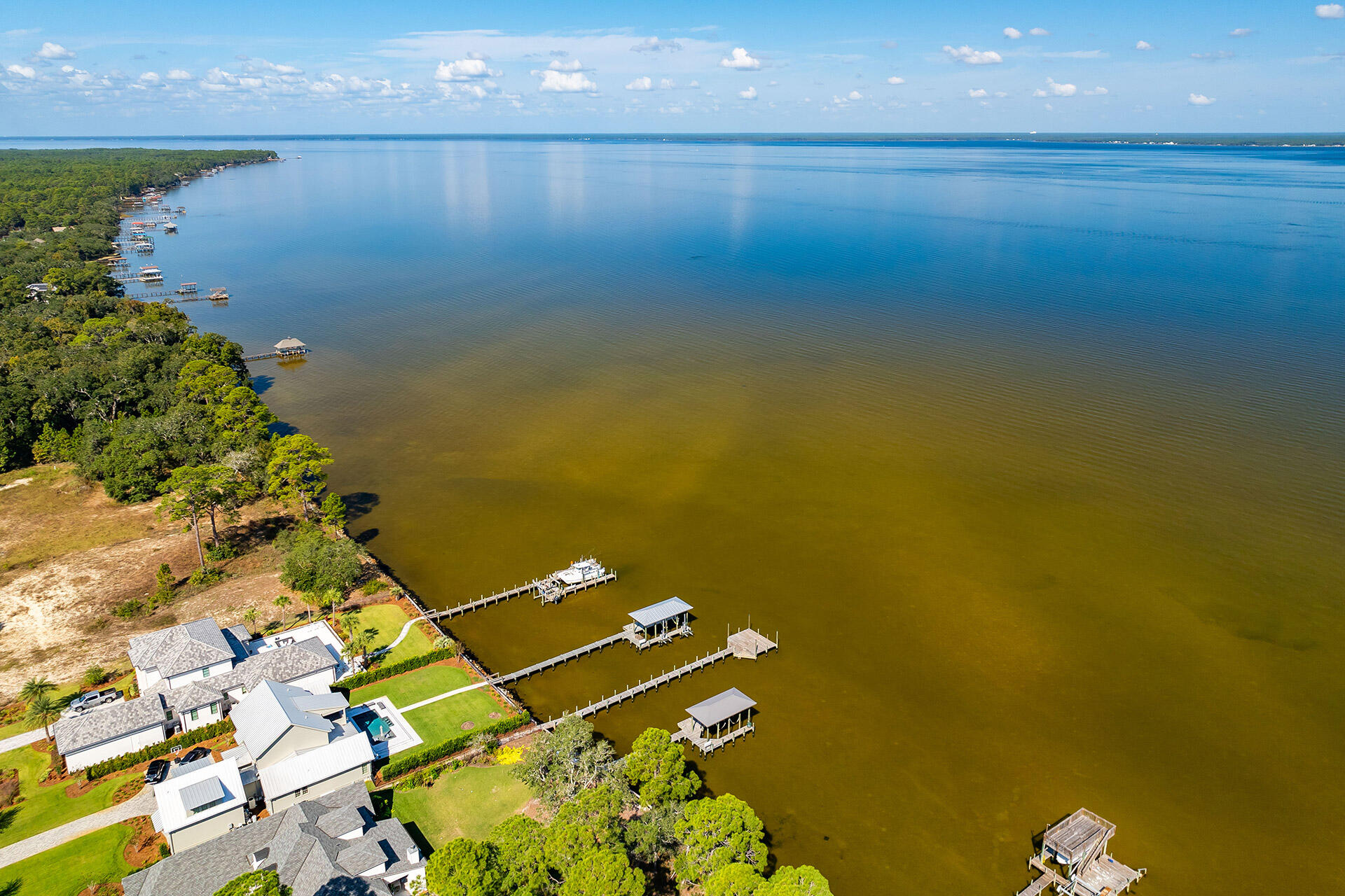 SECLUSION BAY - Residential