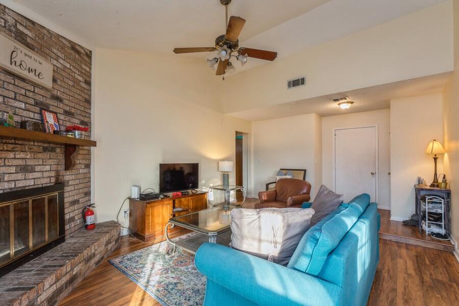 OAKRIDGE MANOR - Residential