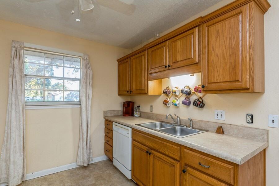 OAKRIDGE MANOR - Residential