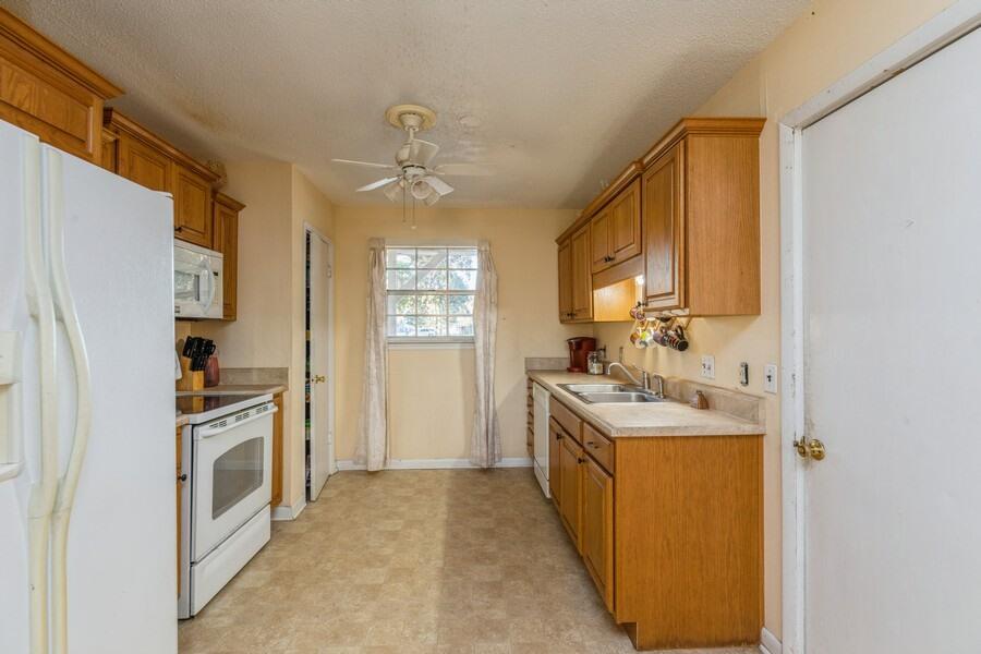 OAKRIDGE MANOR - Residential