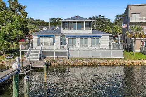 Photo of 813 Bayshore Drive, Niceville, FL 32578 (MLS # 988343) Photo of 813 Bayshore Drive, Niceville, FL 32578 (MLS # 988343)