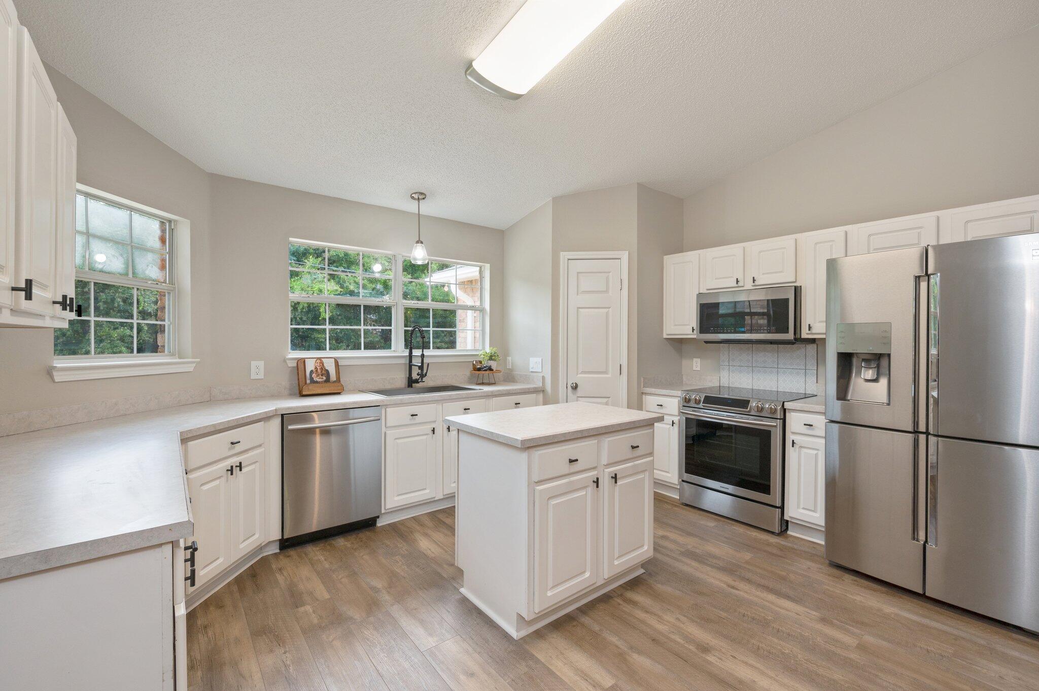 COUNTRYVIEW ESTATES 10TH ADDN - Residential