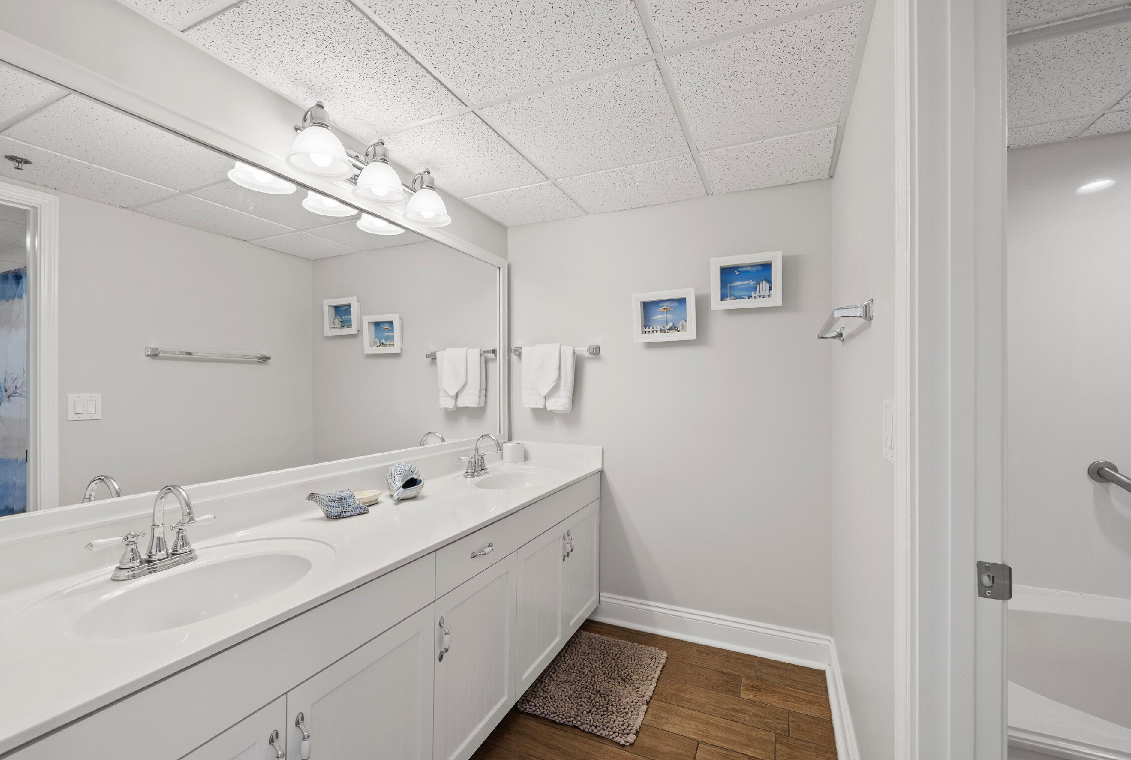 LONG BEACH - Residential