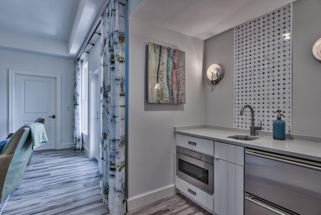 GRANDVIEW CONDO - Residential