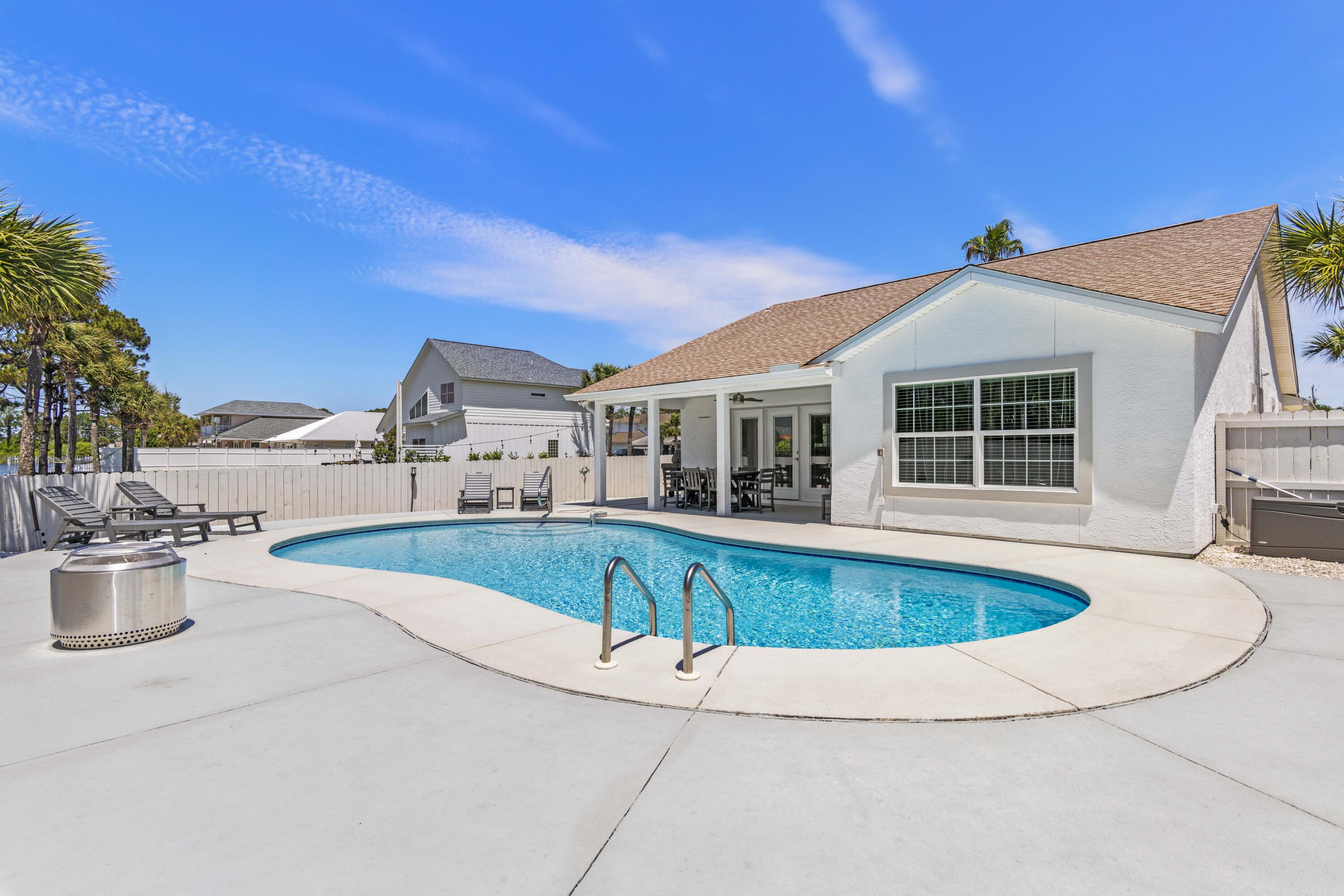 JAMAICAN LAKE CONDO PH 2 - Residential