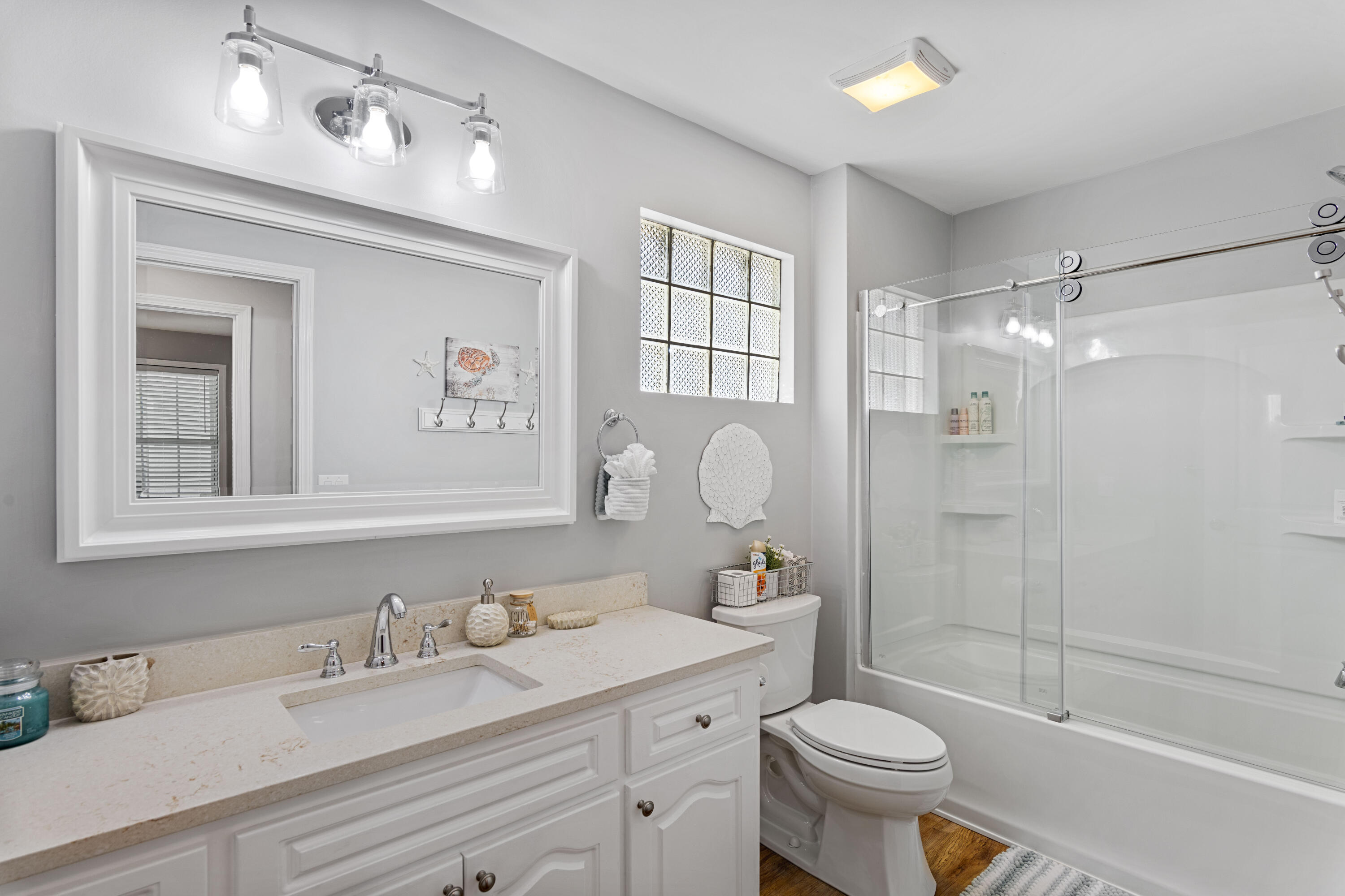 JAMAICAN LAKE CONDO PH 2 - Residential