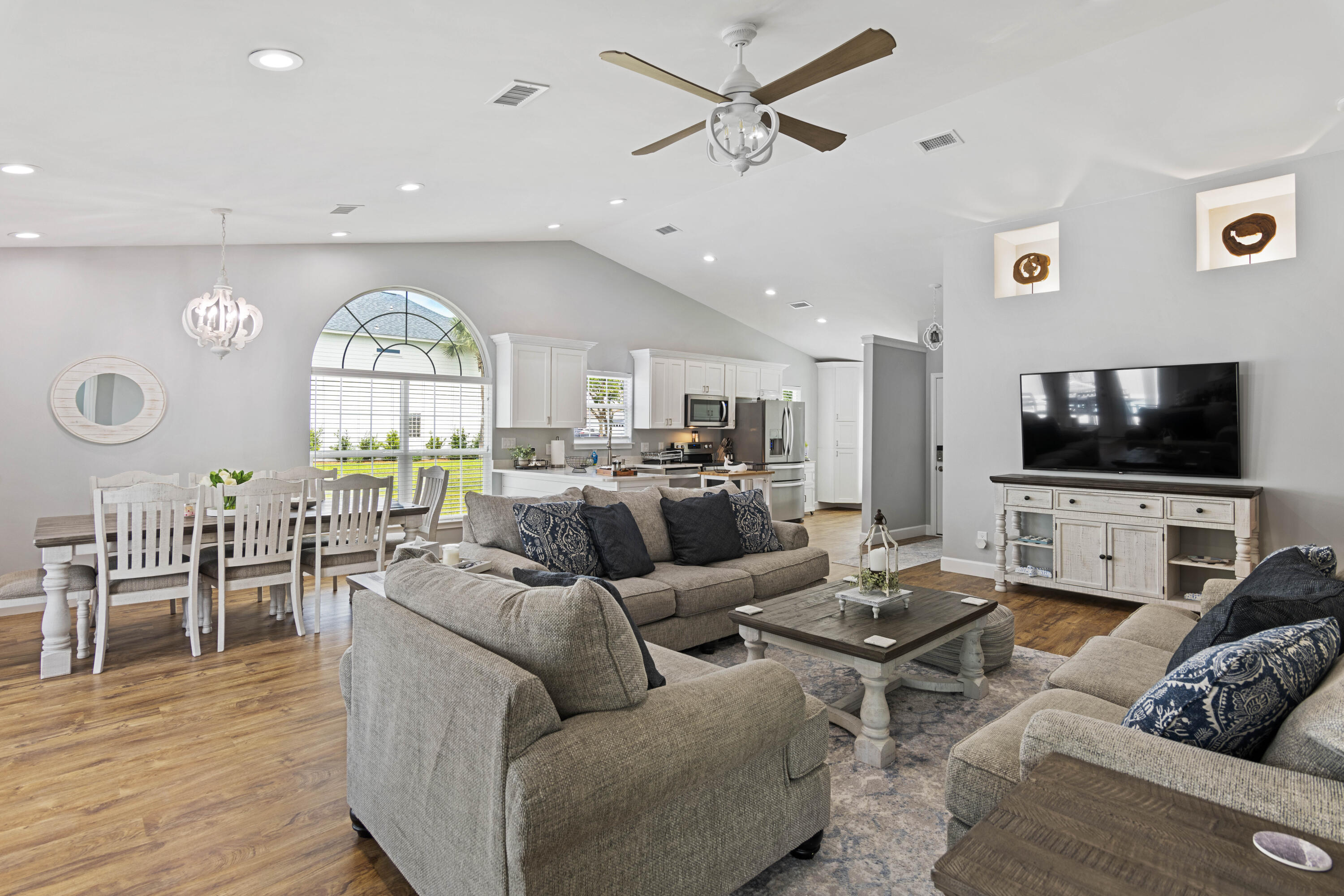 JAMAICAN LAKE CONDO PH 2 - Residential