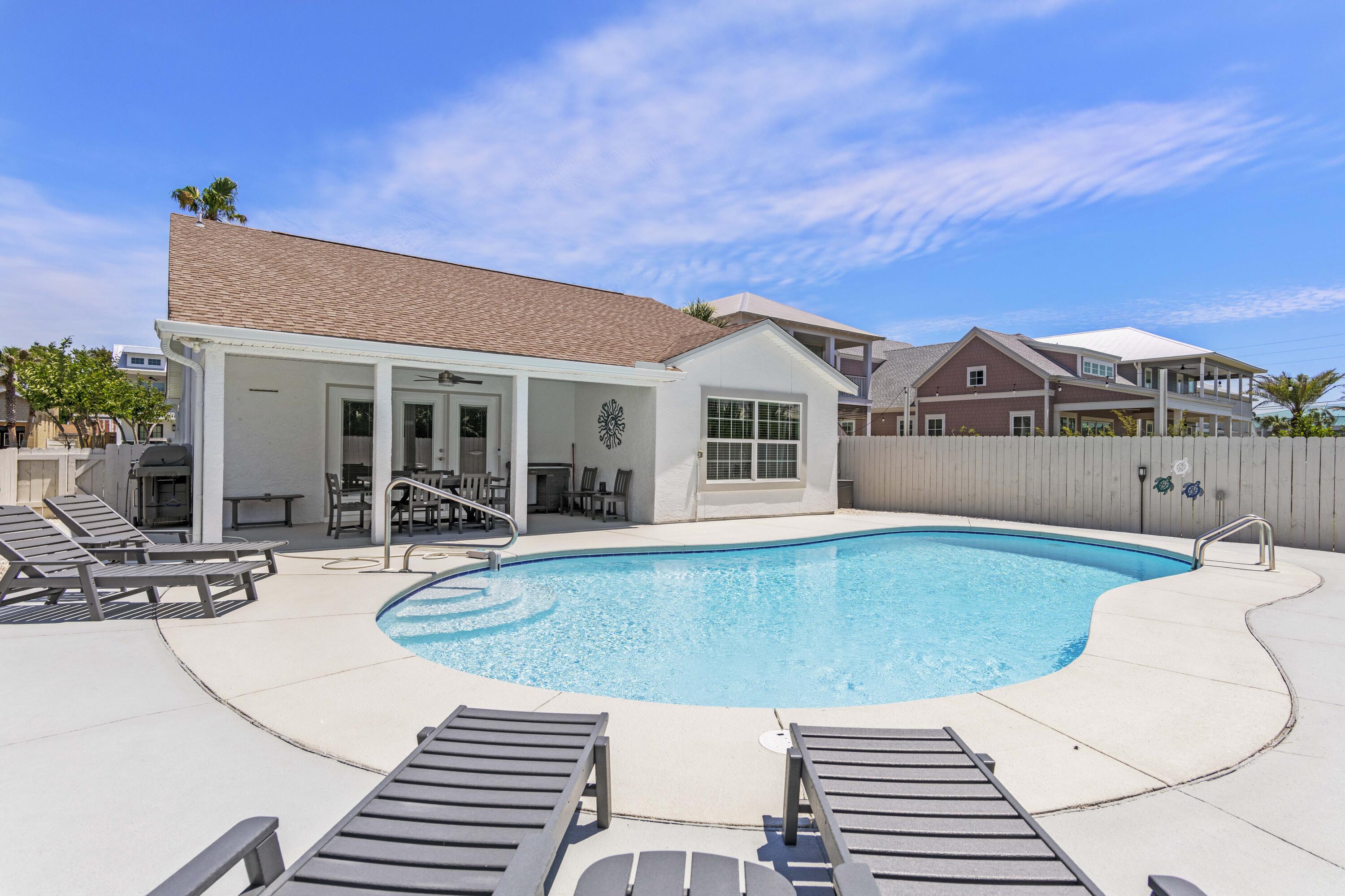 JAMAICAN LAKE CONDO PH 2 - Residential