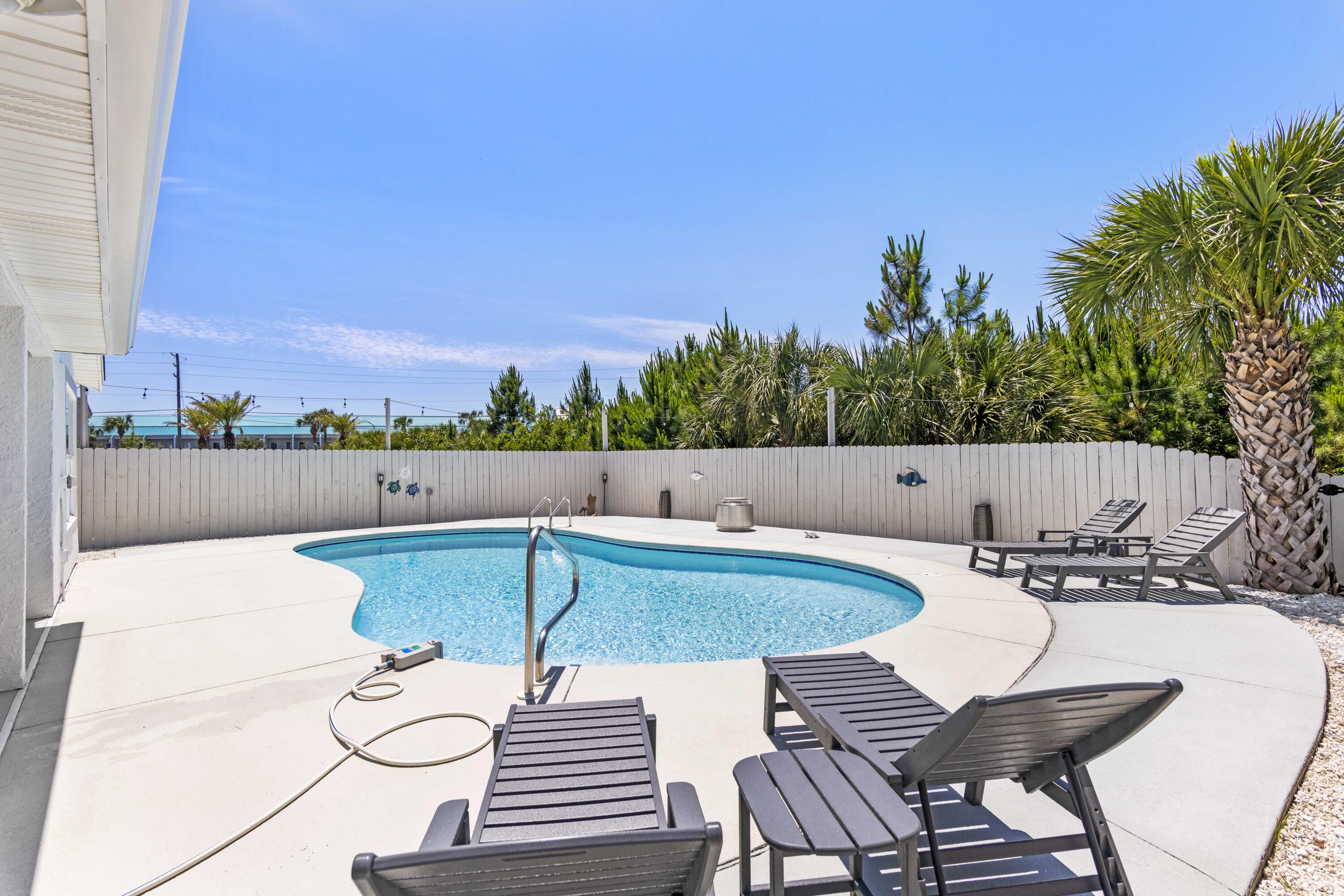 JAMAICAN LAKE CONDO PH 2 - Residential