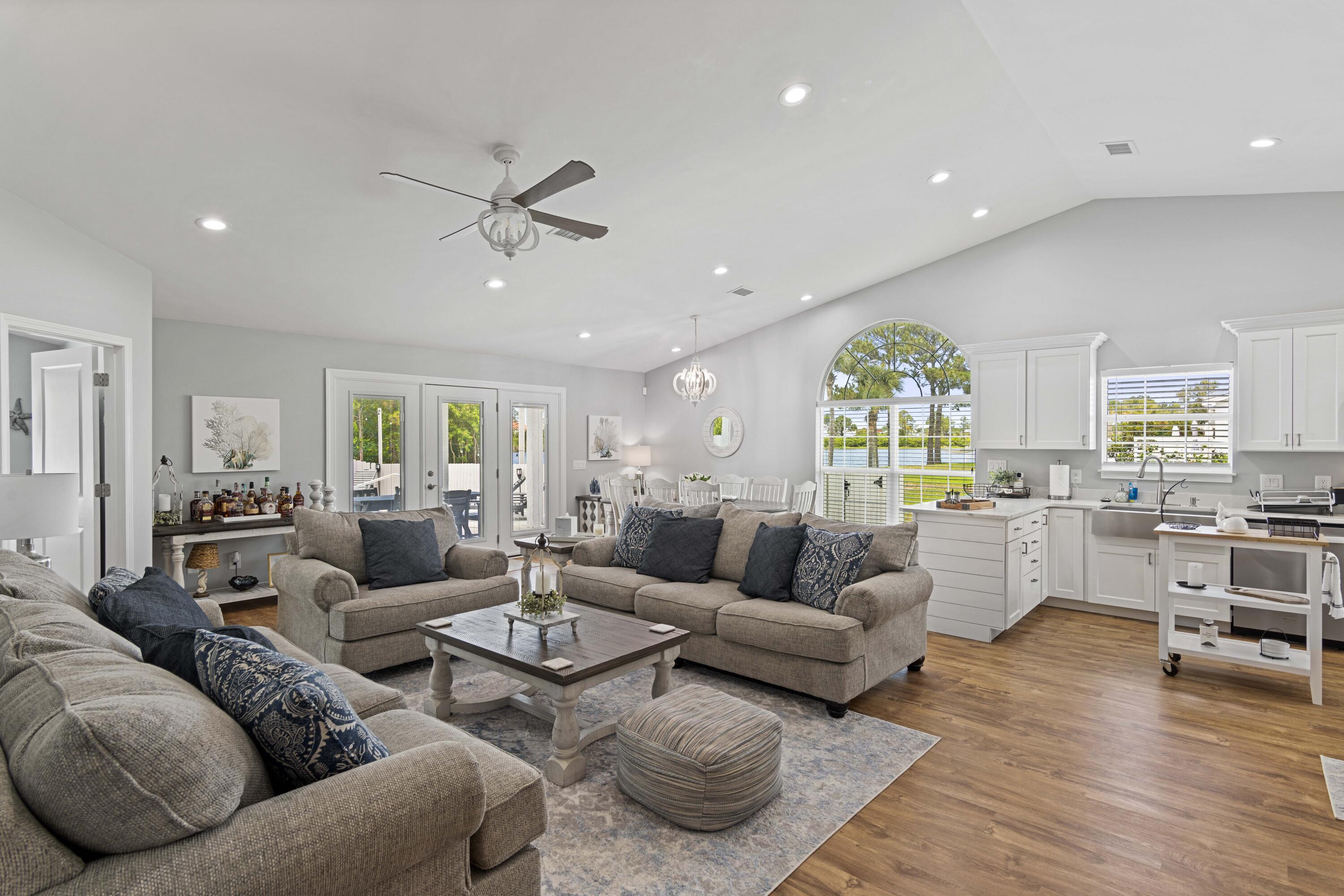 JAMAICAN LAKE CONDO PH 2 - Residential