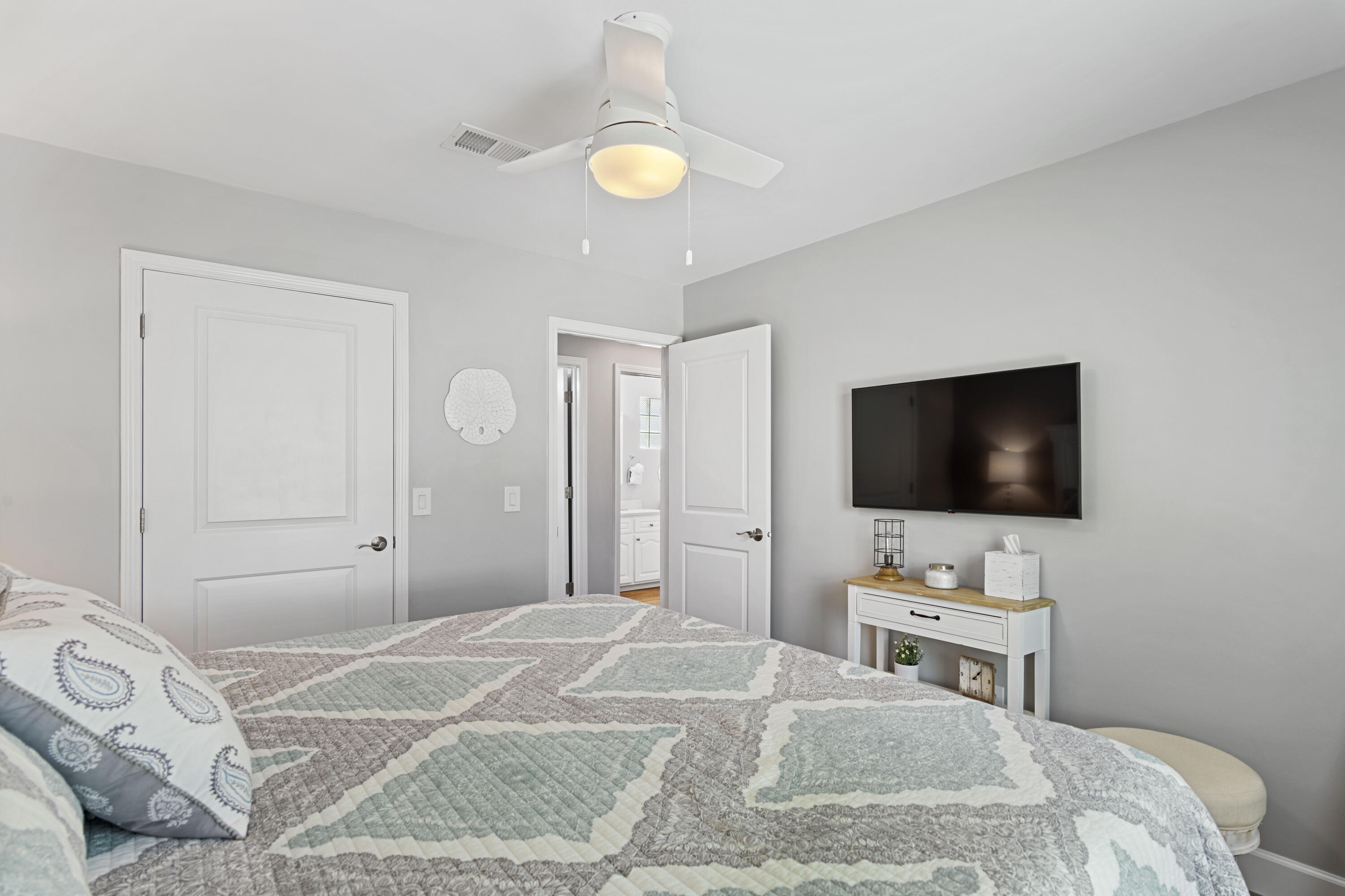 JAMAICAN LAKE CONDO PH 2 - Residential