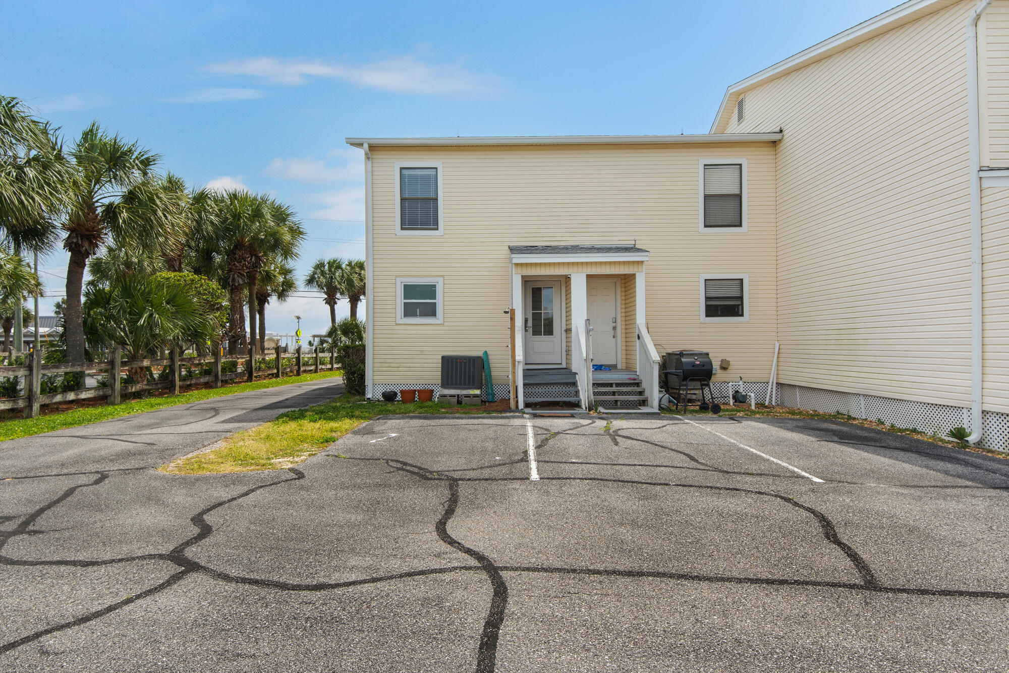 SAND PEBBLES T/H - Residential