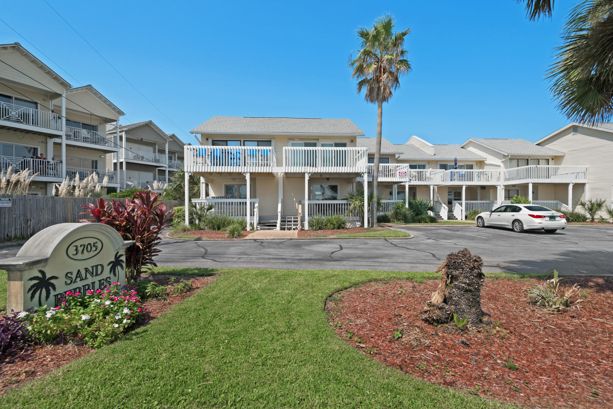 SAND PEBBLES T/H - Residential