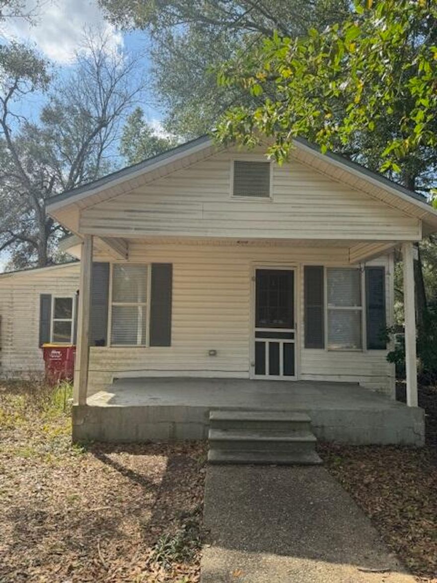 Florida cottage style home in Crestview. This 2 bedroom 2 bath home has , big living room with formal dining room with large backyard with decking to be updated for those summer cook outs. New carpet in bedrooms and LVP in the rest of the house . central to schools, shopping, churches, hospital, Eglin AFB and Duke Field.