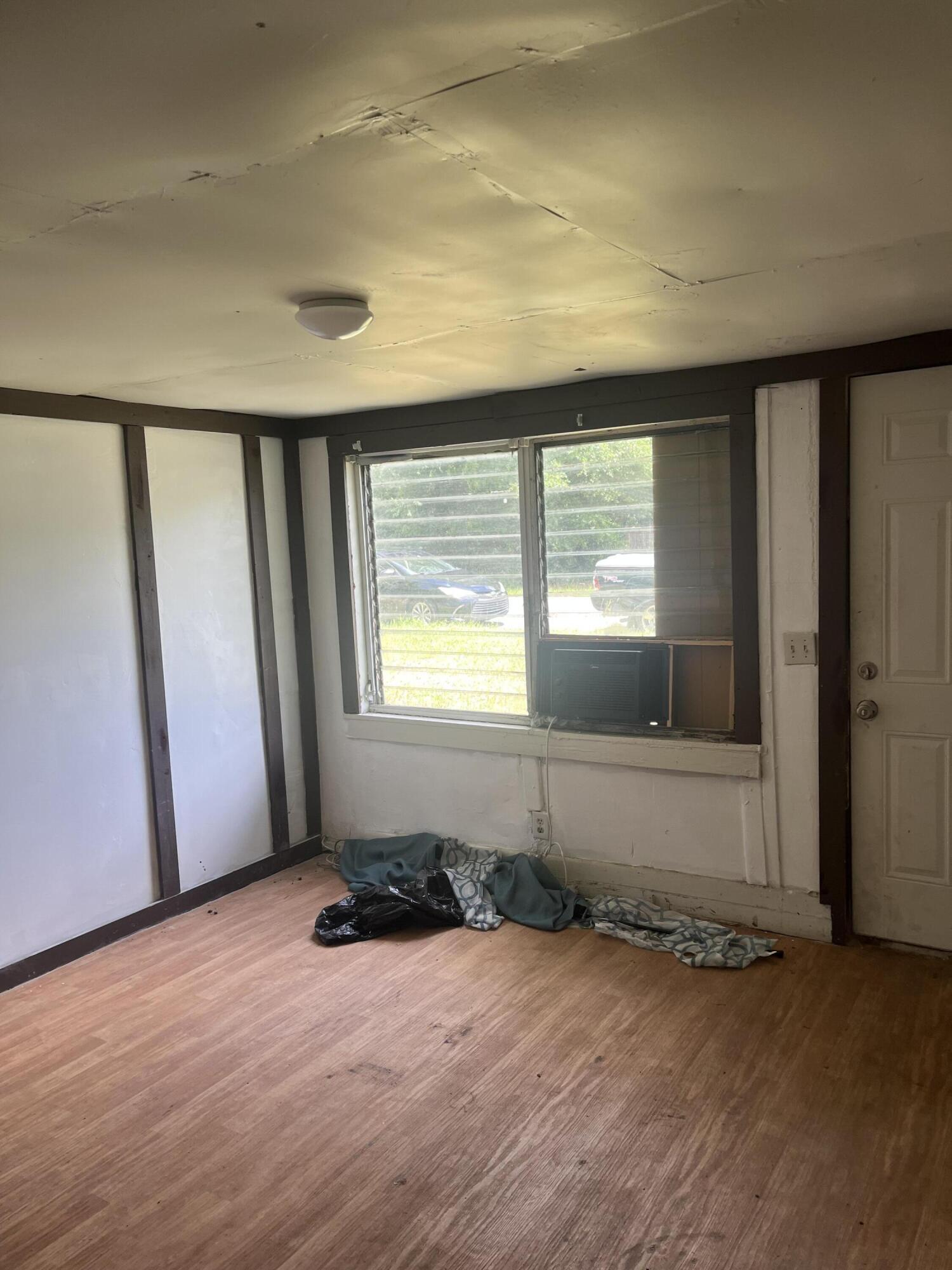 EDNEYS 3RD ADDN - Residential