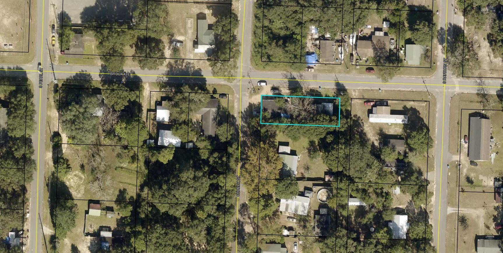 INVESTORS DREAM!!2 small homes on one lot. the first on is 401 Brock, 724 sf cooled, 3 bdrm/1 bath.409 - 680 sf cooled, 1 bdrm/1 bath. 409 has been re-roofed with metal in 2019.The home on 401 is being rented month by month for $600/month and 409 is vacant.Good resale if both homes get flipped.....ITS A 2 FER!!