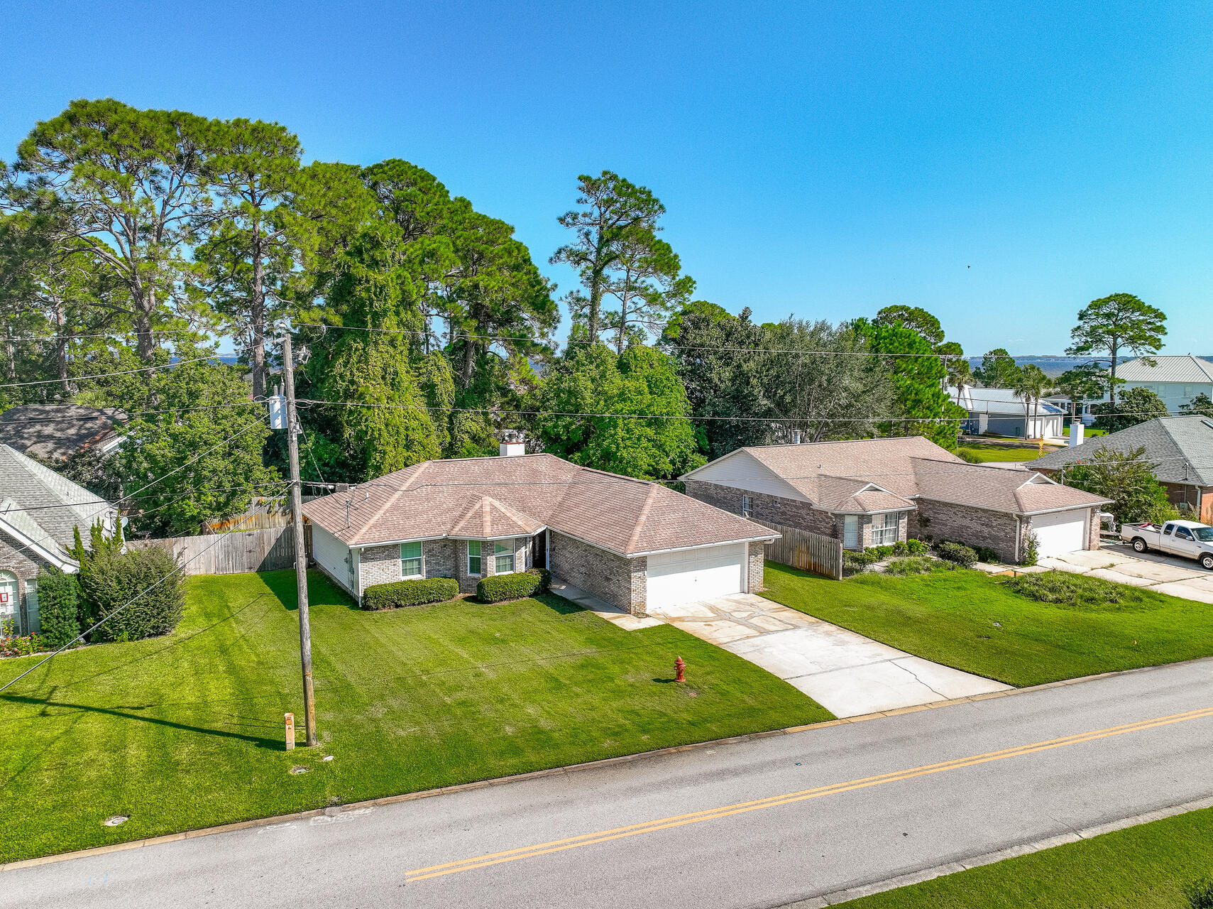 Great one level 3bd/2ba updated home in Bay Bridge Landing! This beautifully remodeled home features wood grain tile throughout, stone fireplace, updated kitchen/baths, screened in porch and fenced backyard. Yard service and pest control included! Bay Bridge Landing features a beautiful pool and dock on the Bay!