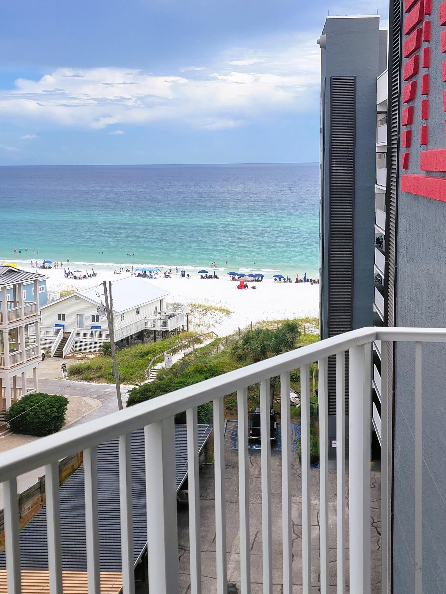 Priced $25K to $100K less than like-size (1208 sf) units in Mainsail! This 7th floor unit allows for great views out, and down, the Gulf of Mexico. Open floor plan with two pools, 700' of beachfront, exercise room, 24 hour Guard Gate and much more. Unit is sold furnished and rental ready! More photos at www.vacasa.com/unit/61147
