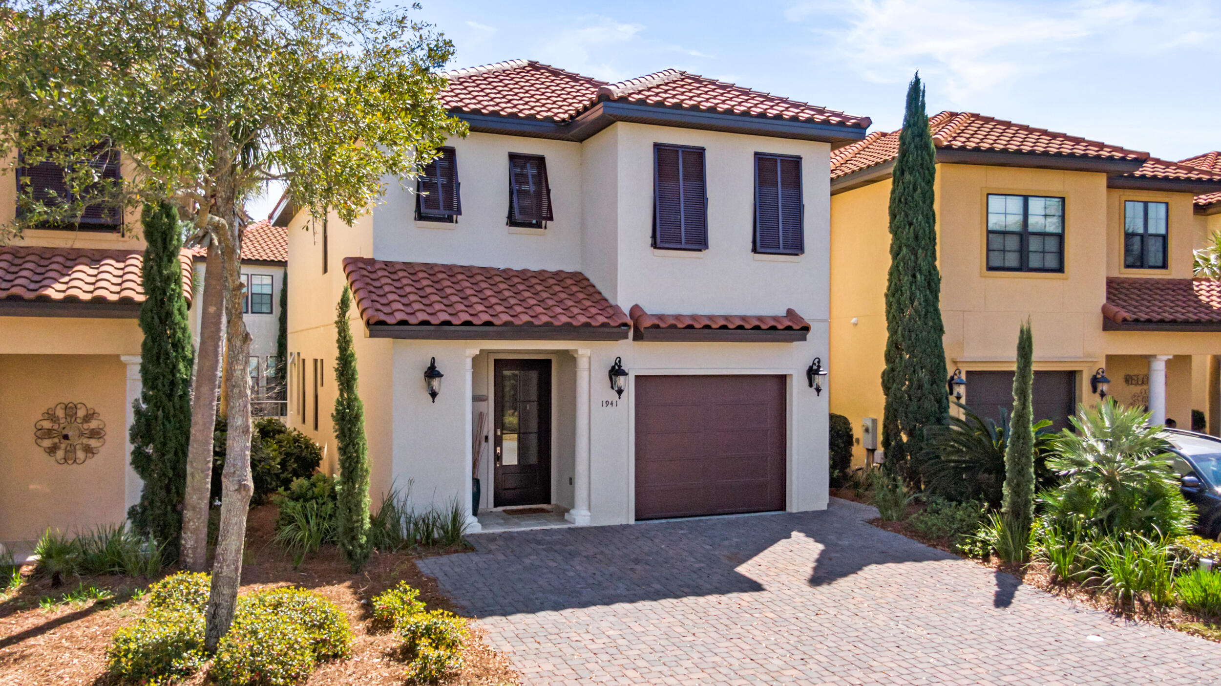 Villa Lago - Residential