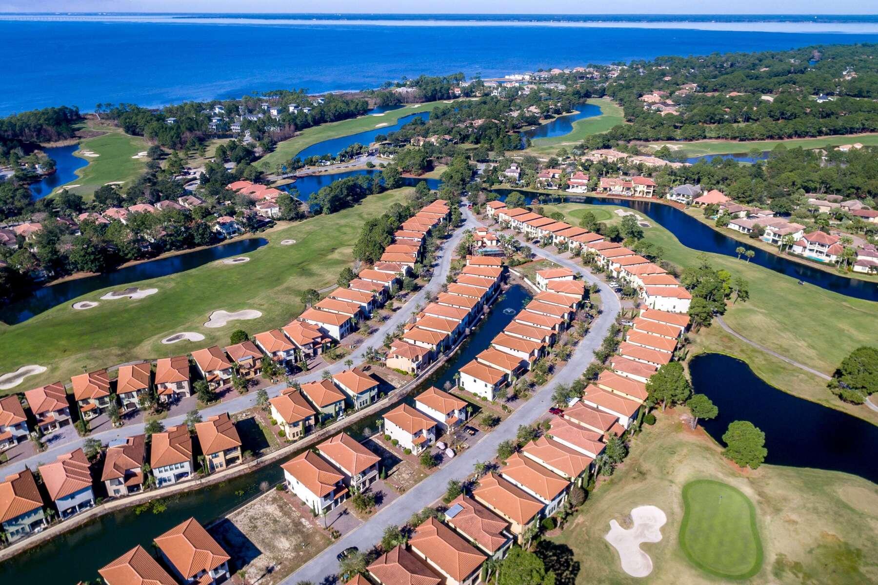Villa Lago - Residential