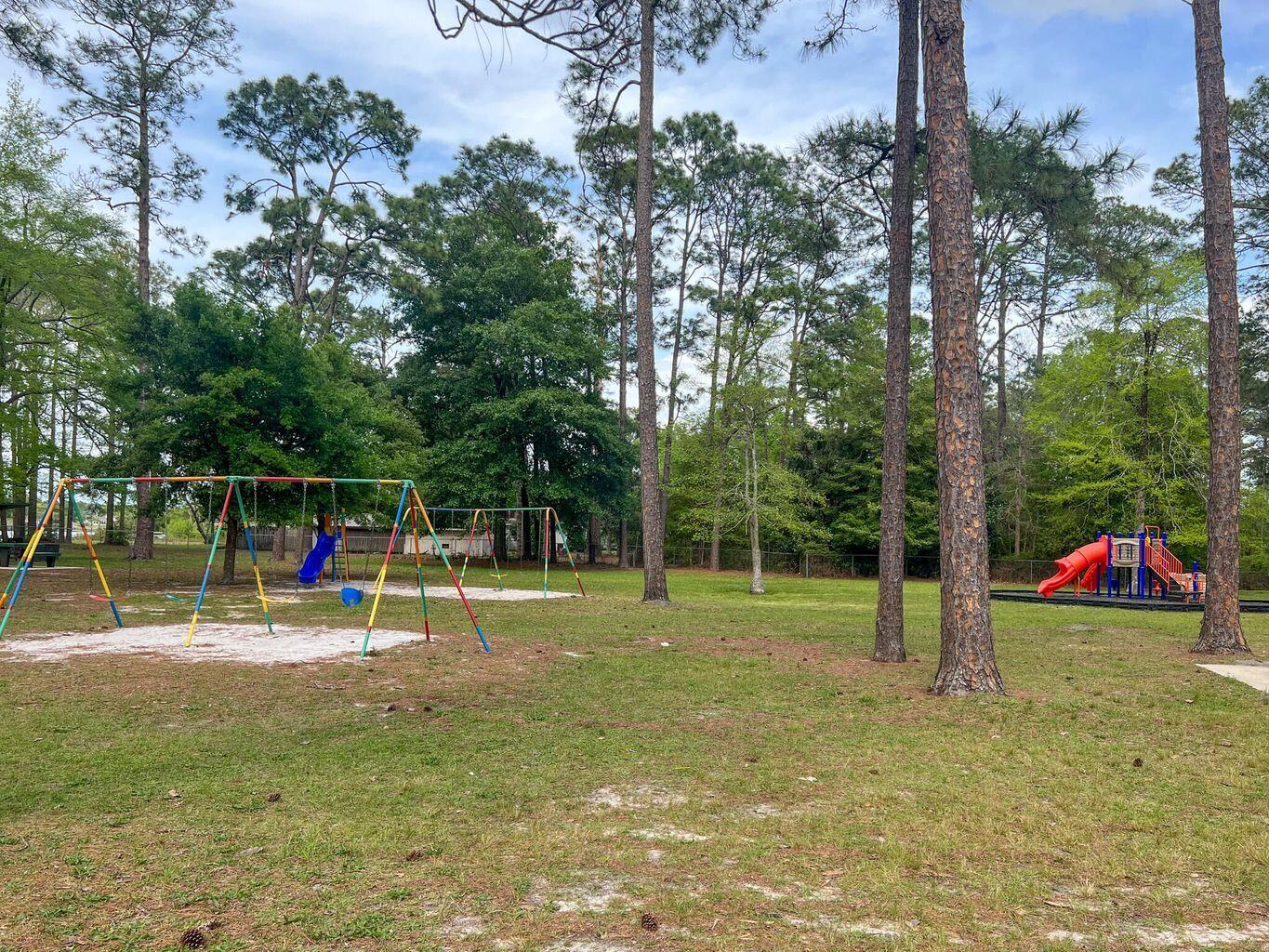 OAKWOOD LAKES ESTATES - Land