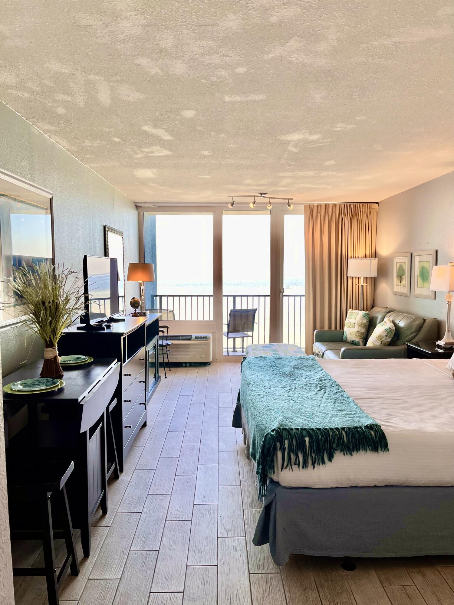 Over $34k in rental income for 2021! Beautiful Bay view and Sandestin Marina views from this 6th floor studio in Bayside. Recently updated tile floors and bathroom renovation. Located near the Links Golf Course, Linkside Conference Center, Sunset Bay Cafe, and Sandestin Fitness Center. You will have easy access to the onsite tram that will take you to the beach and the Village of Baytowne Wharf to enjoy restaurants, shopping and entertainment. All utilities are paid via the quarterly Association Fees.