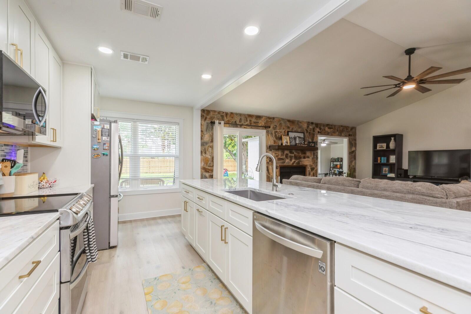PINEWOOD ESTATES - Residential
