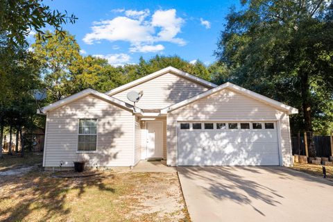 A home in DeFuniak Springs