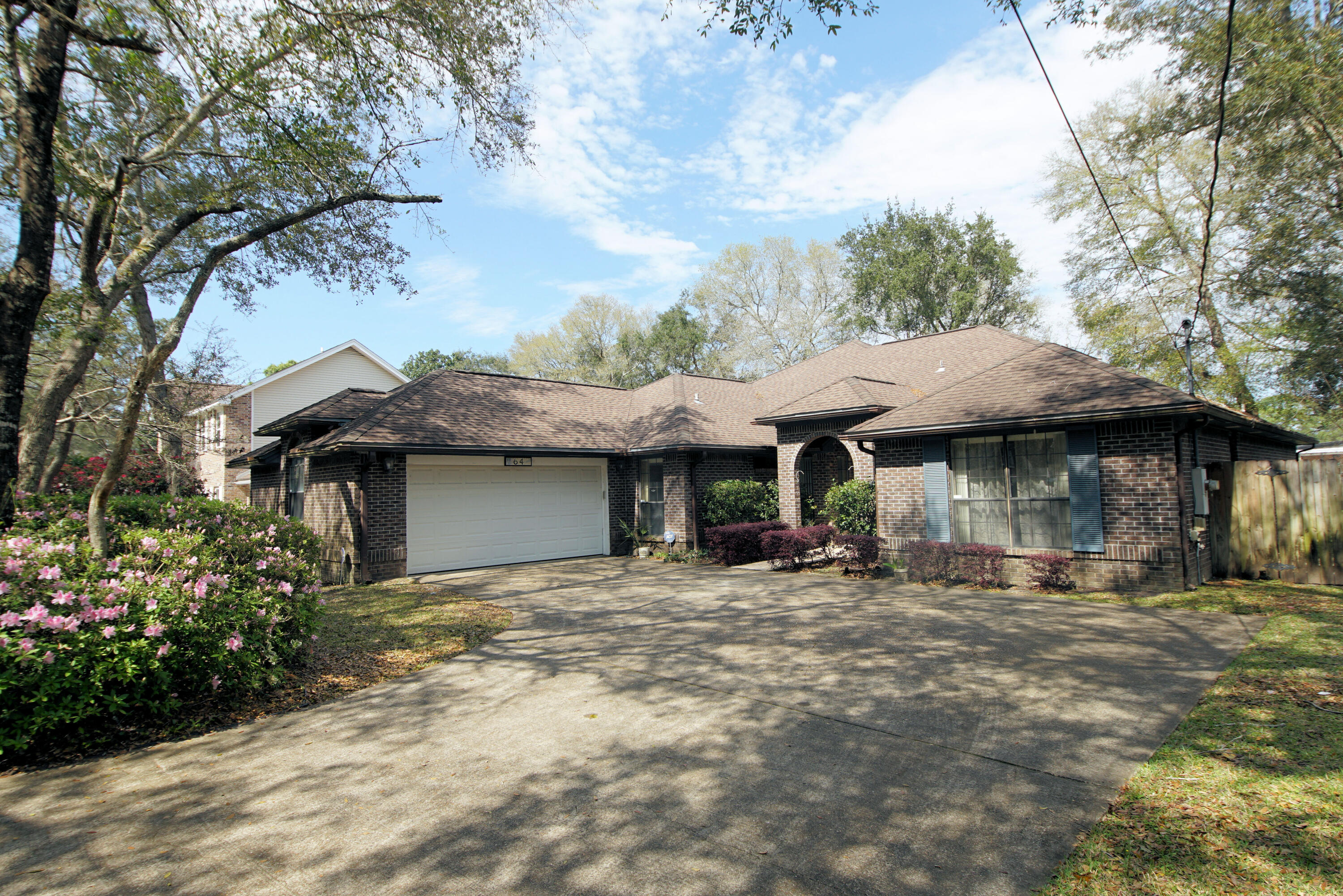 SHORT SALE. Nestled on Beautiful Shalimar Dr and Central to Everything! This Beautiful Home is Ready for You! All Brick, 2 Car Garage, Florida Room, Split Bedroom Floorplan, Formal Living and Dining, and a Family Room Connected to the Eat-in Kitchen. Notice the Mature Trees Draped with Spanish Moss Providing Shade. There is a Yard Building for Lawn Equipment Located in the Generously Sized Back Yard. Meigs Middle School is on the Other Side of the Privacy Fence. Buyer to verify all measurements and pertinent information.