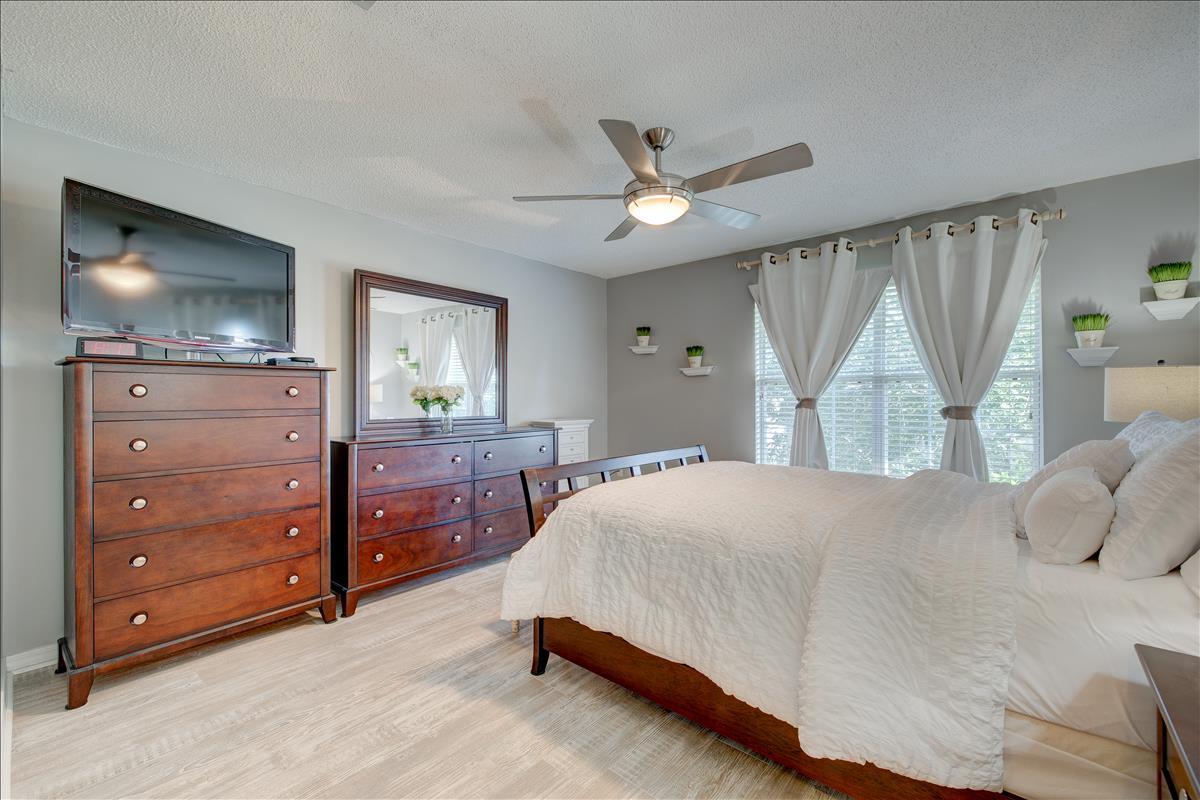 TWIN LAKES ESTATES - Residential