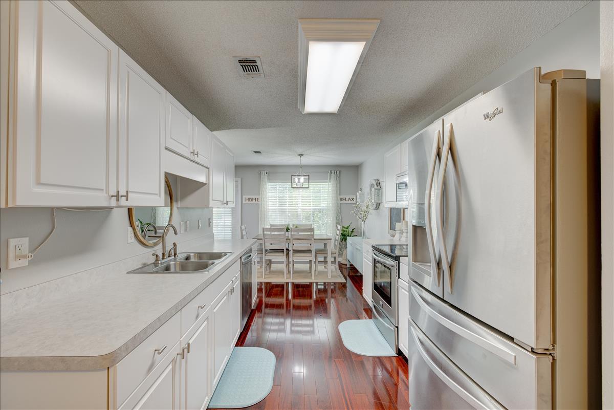 TWIN LAKES ESTATES - Residential