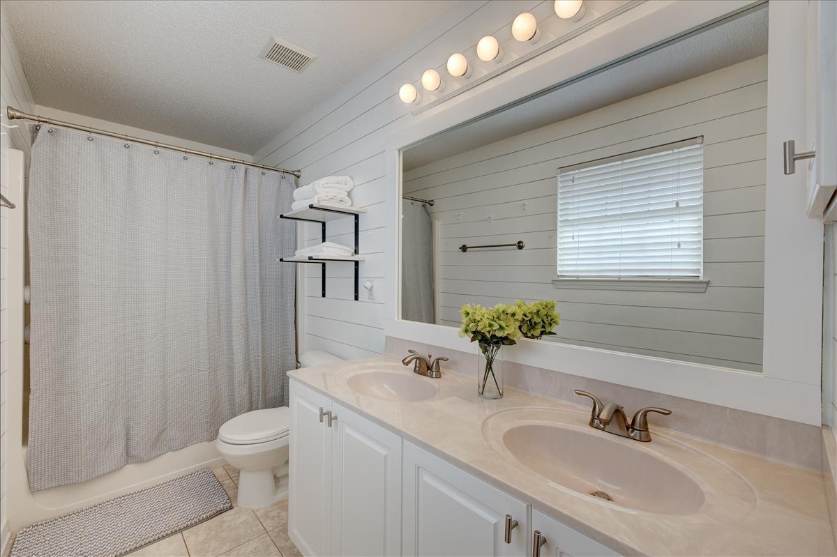 TWIN LAKES ESTATES - Residential