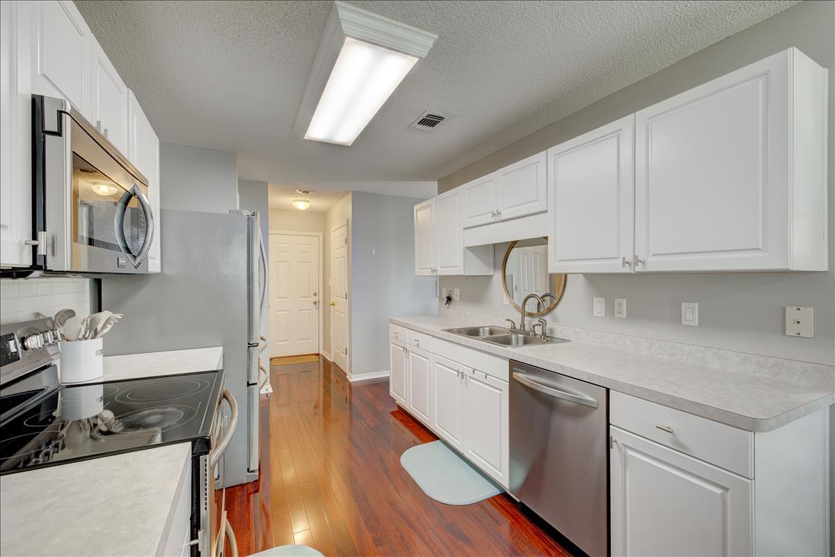 TWIN LAKES ESTATES - Residential