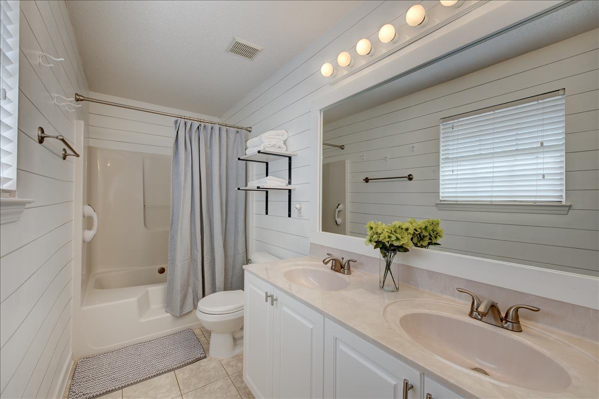 TWIN LAKES ESTATES - Residential