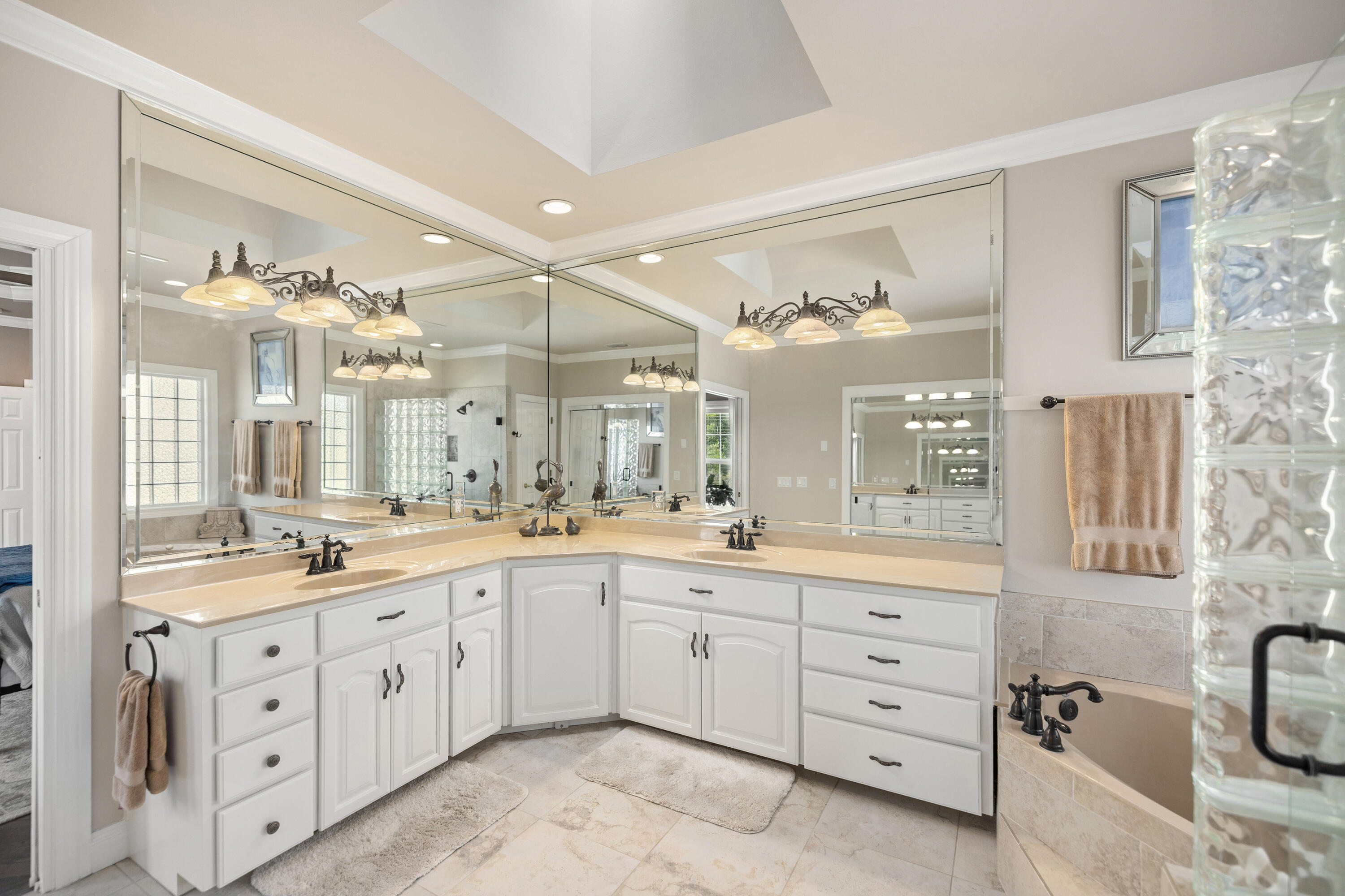 BAY PINE SHORES - Residential