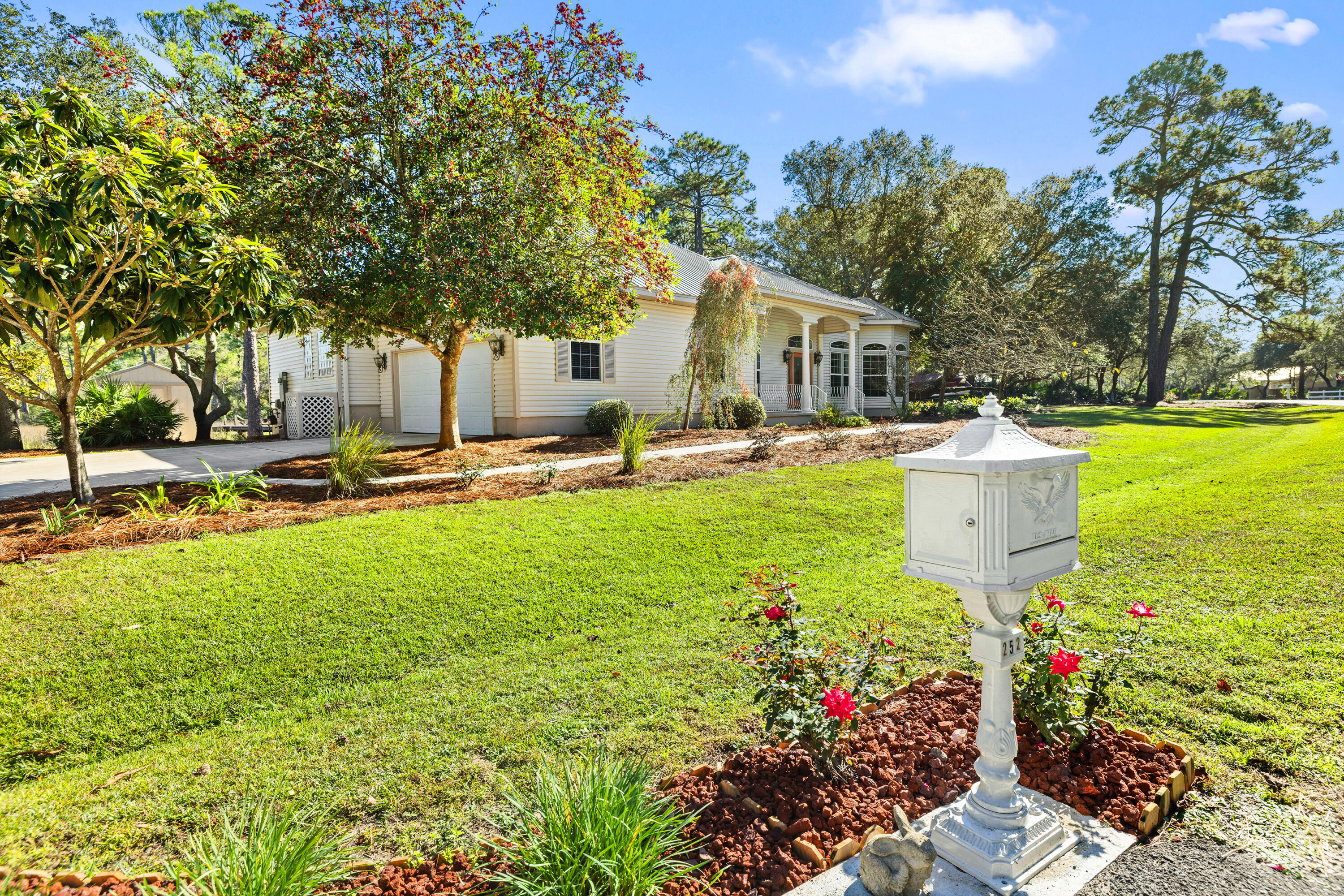 BAY PINE SHORES - Residential