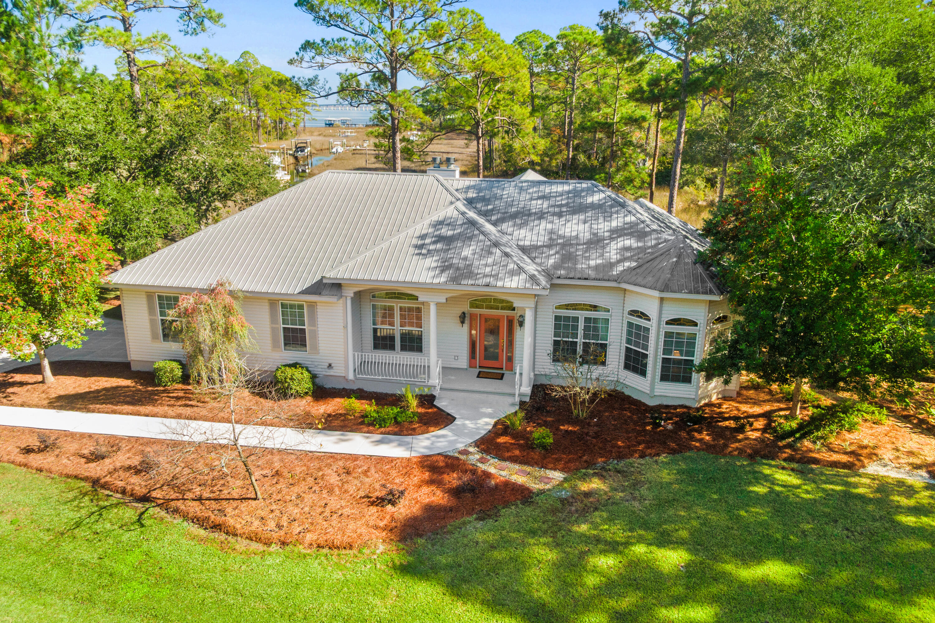 BAY PINE SHORES - Residential