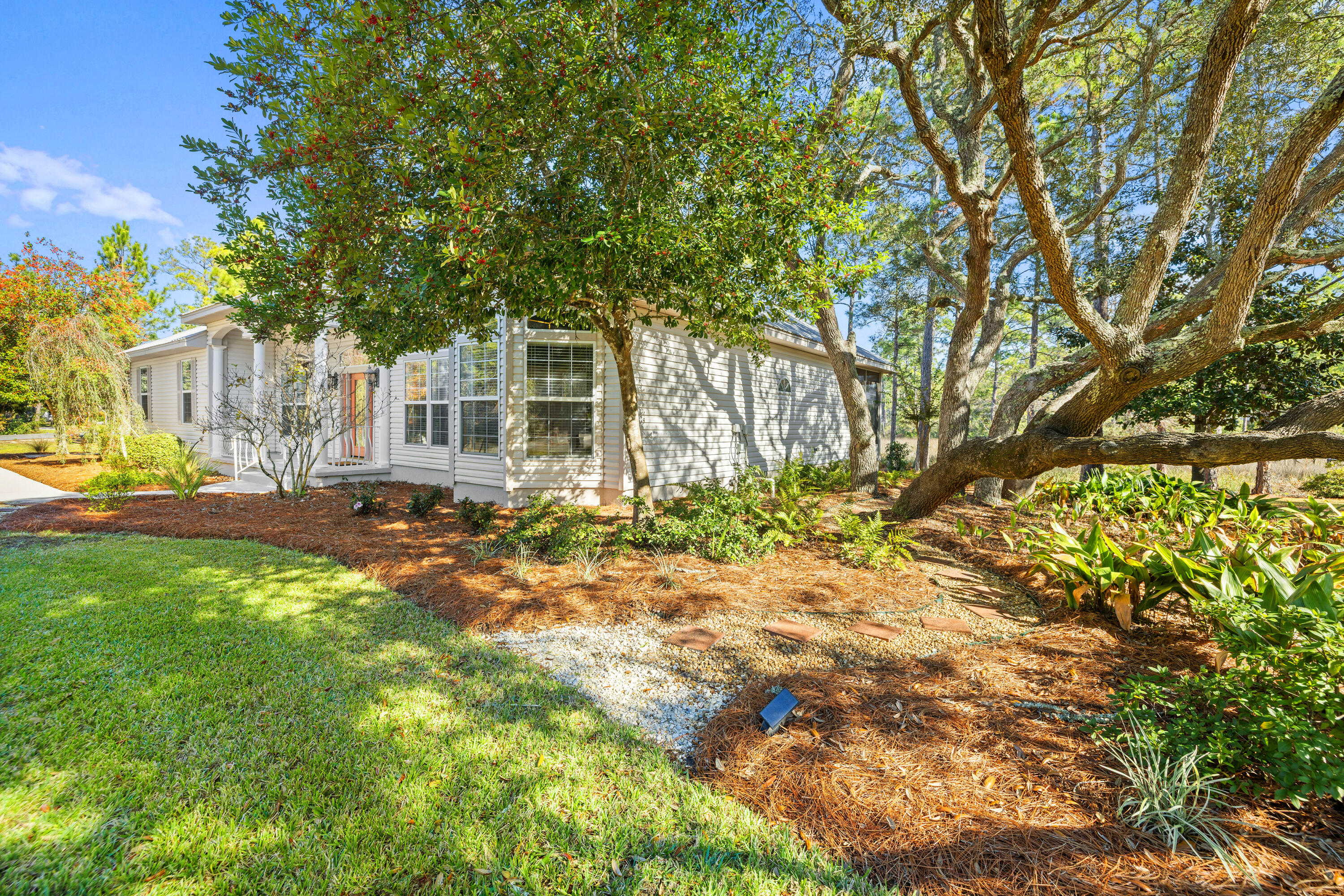 BAY PINE SHORES - Residential