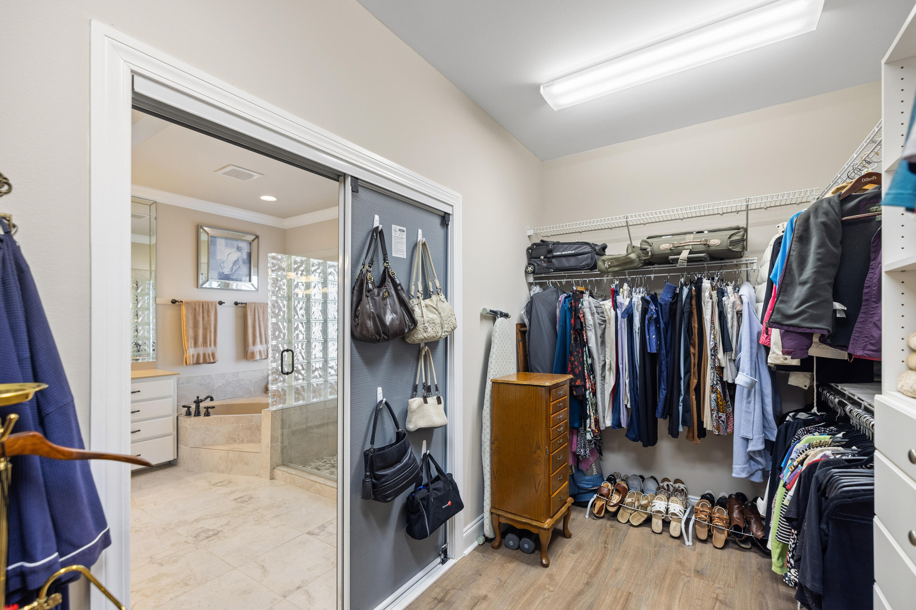 BAY PINE SHORES - Residential