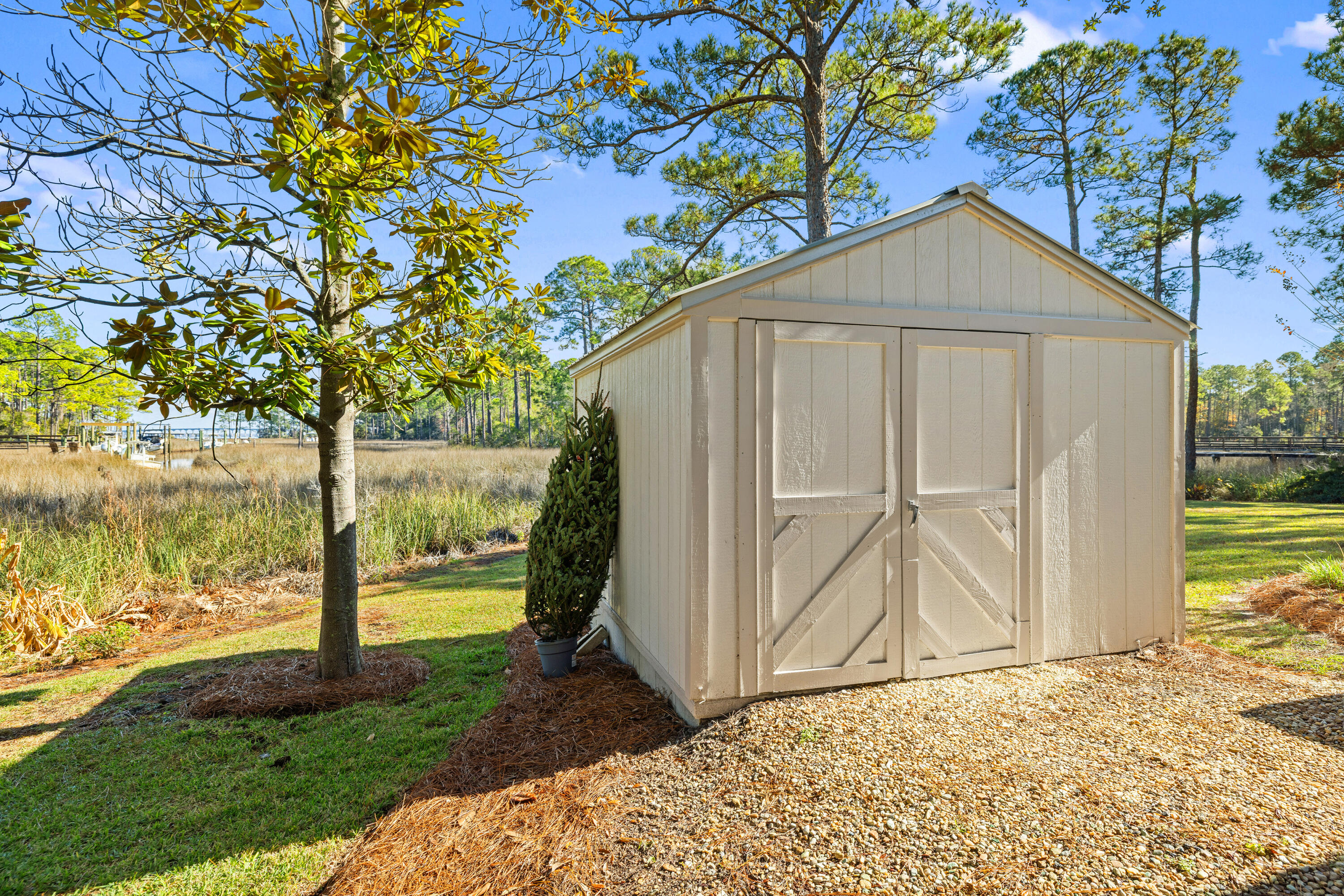 BAY PINE SHORES - Residential