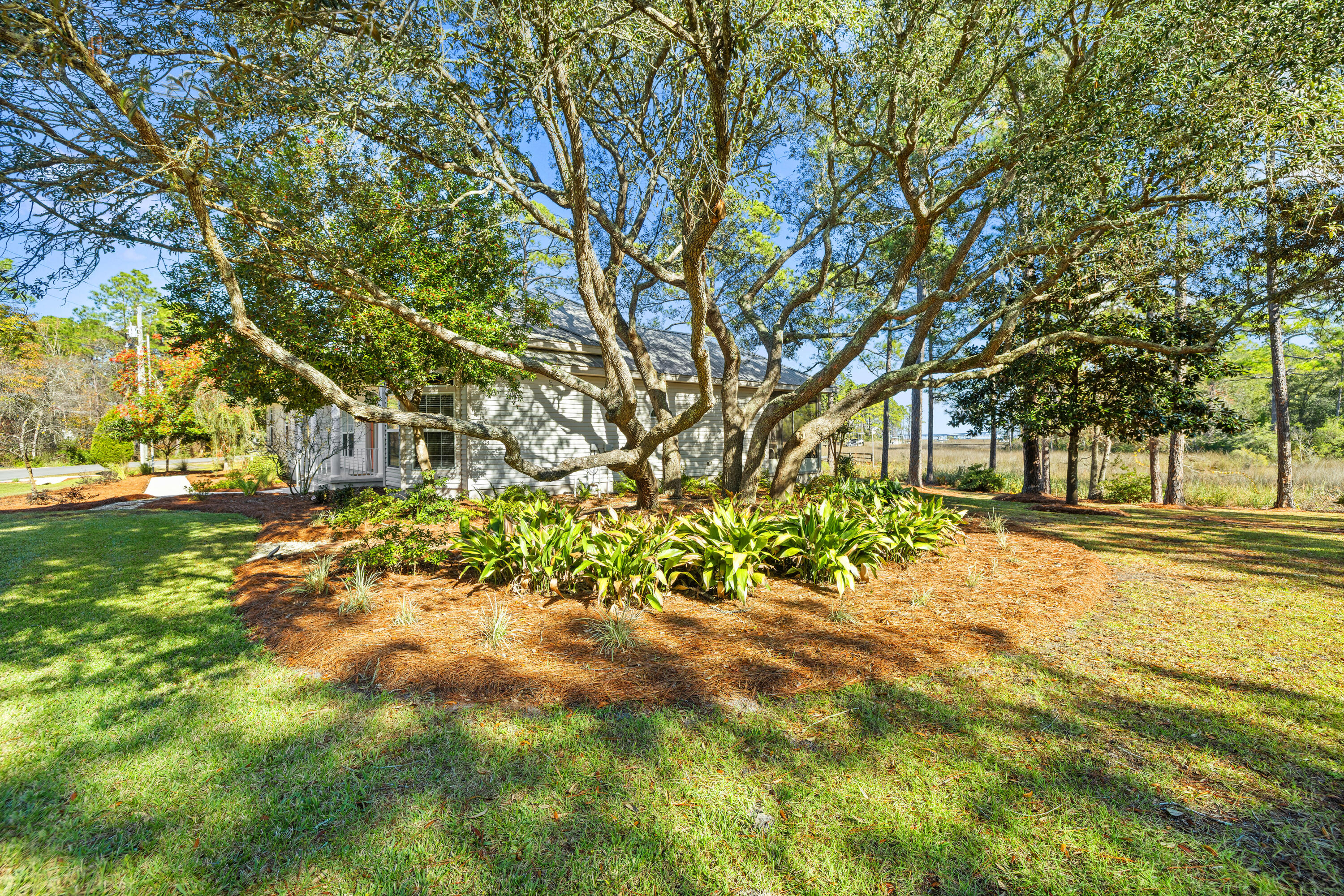 BAY PINE SHORES - Residential