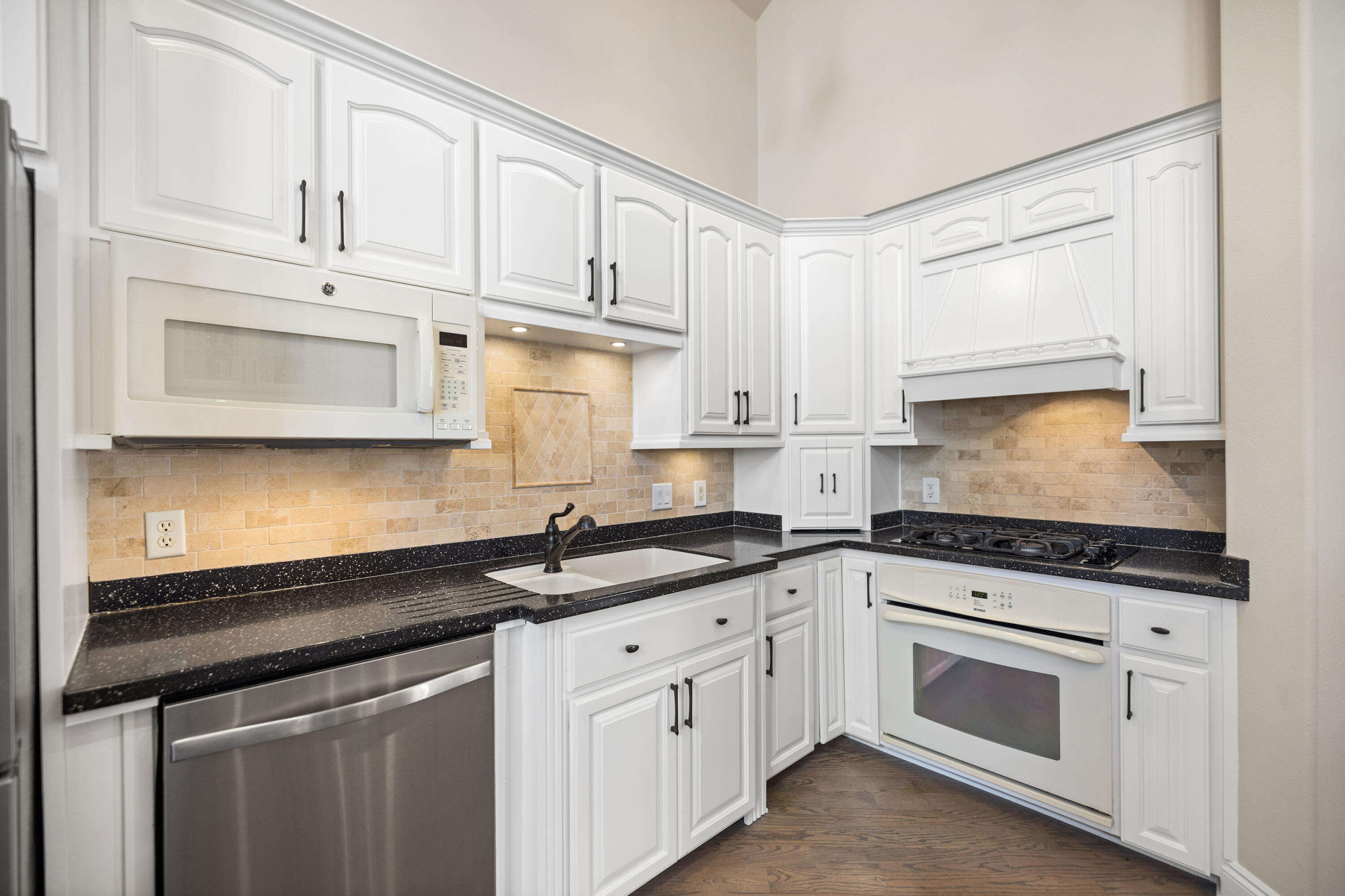 BAY PINE SHORES - Residential