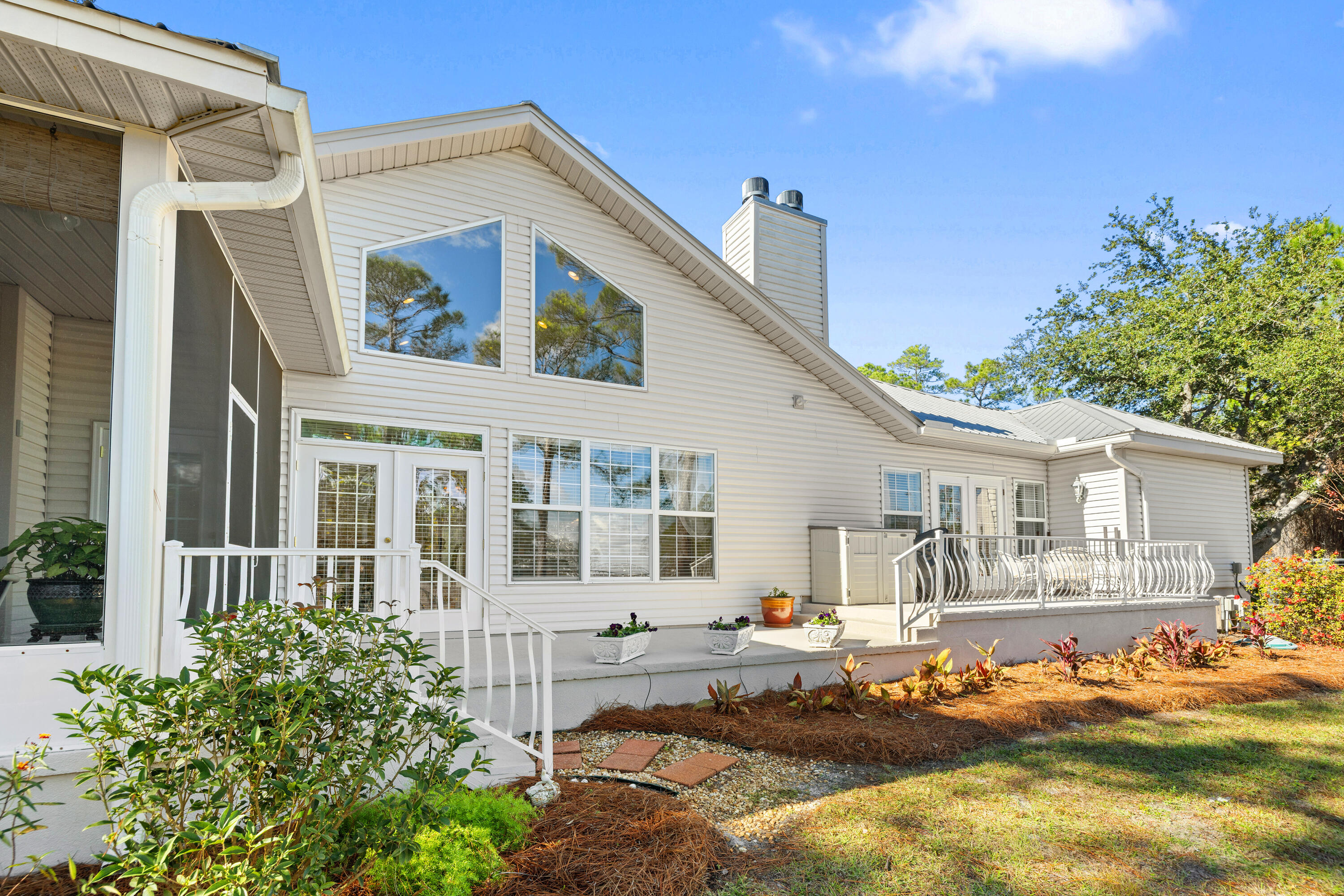 BAY PINE SHORES - Residential