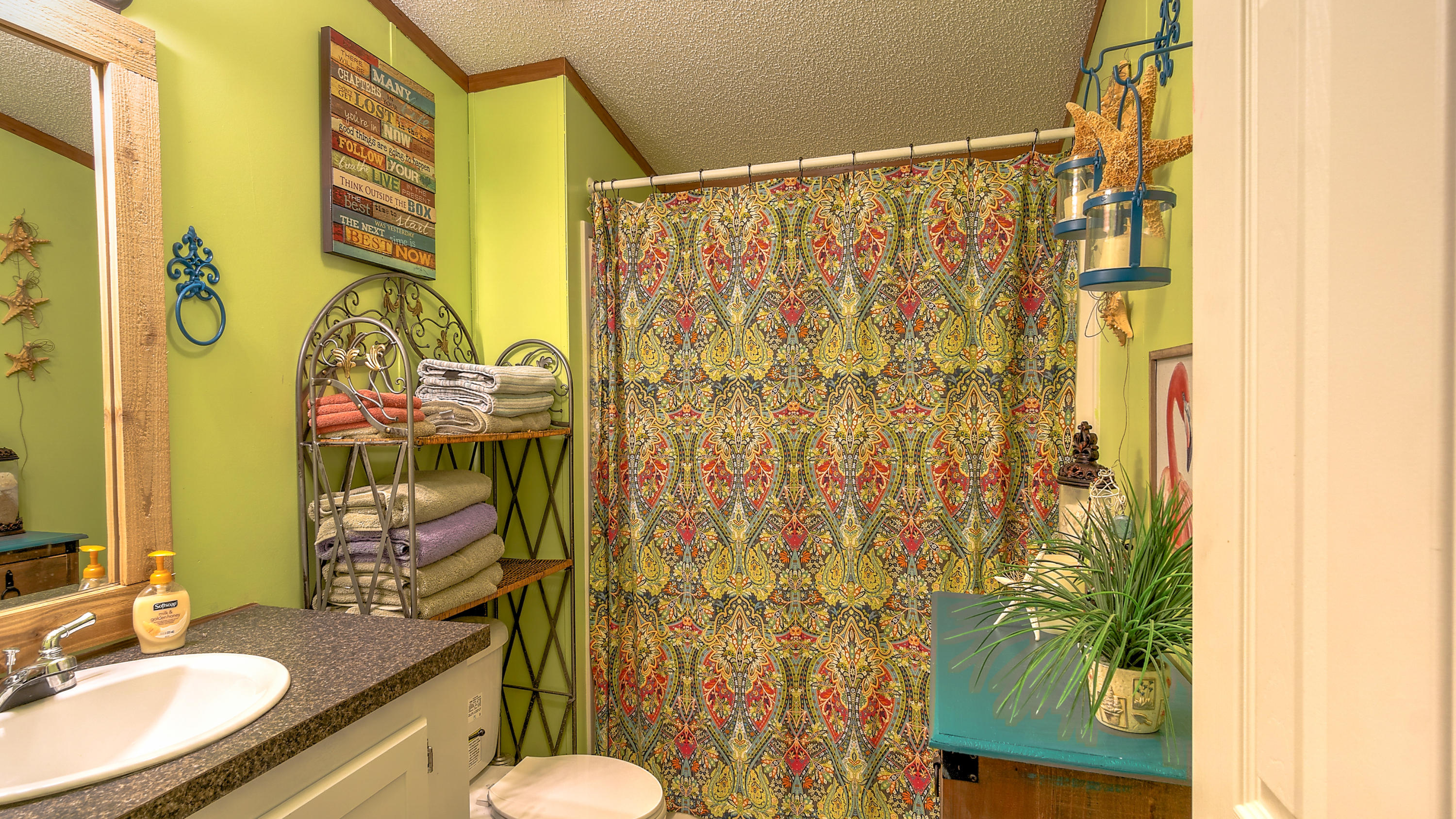 LAGUNA BEACH ESTATES 8TH ADDN - Residential