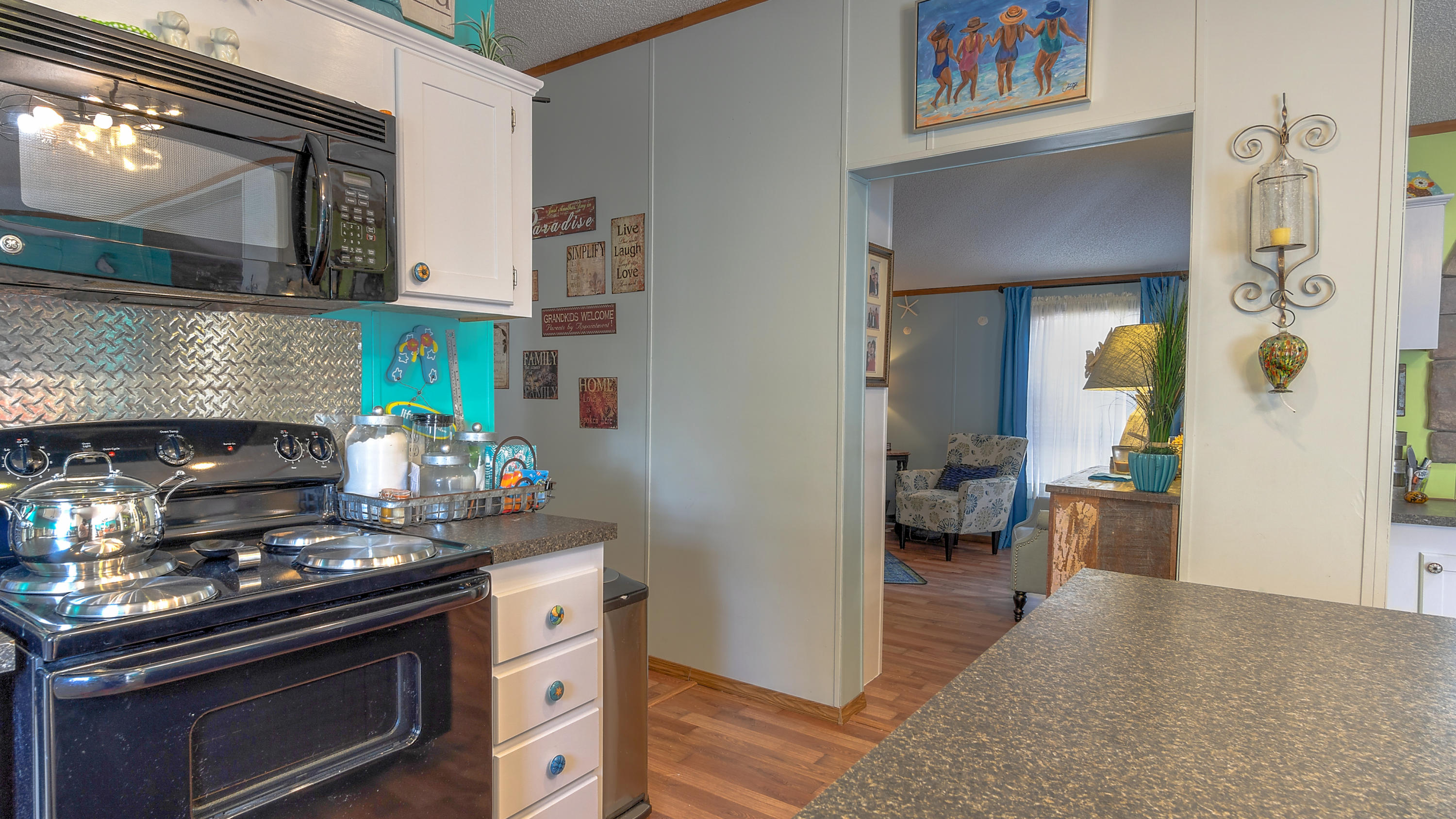 LAGUNA BEACH ESTATES 8TH ADDN - Residential