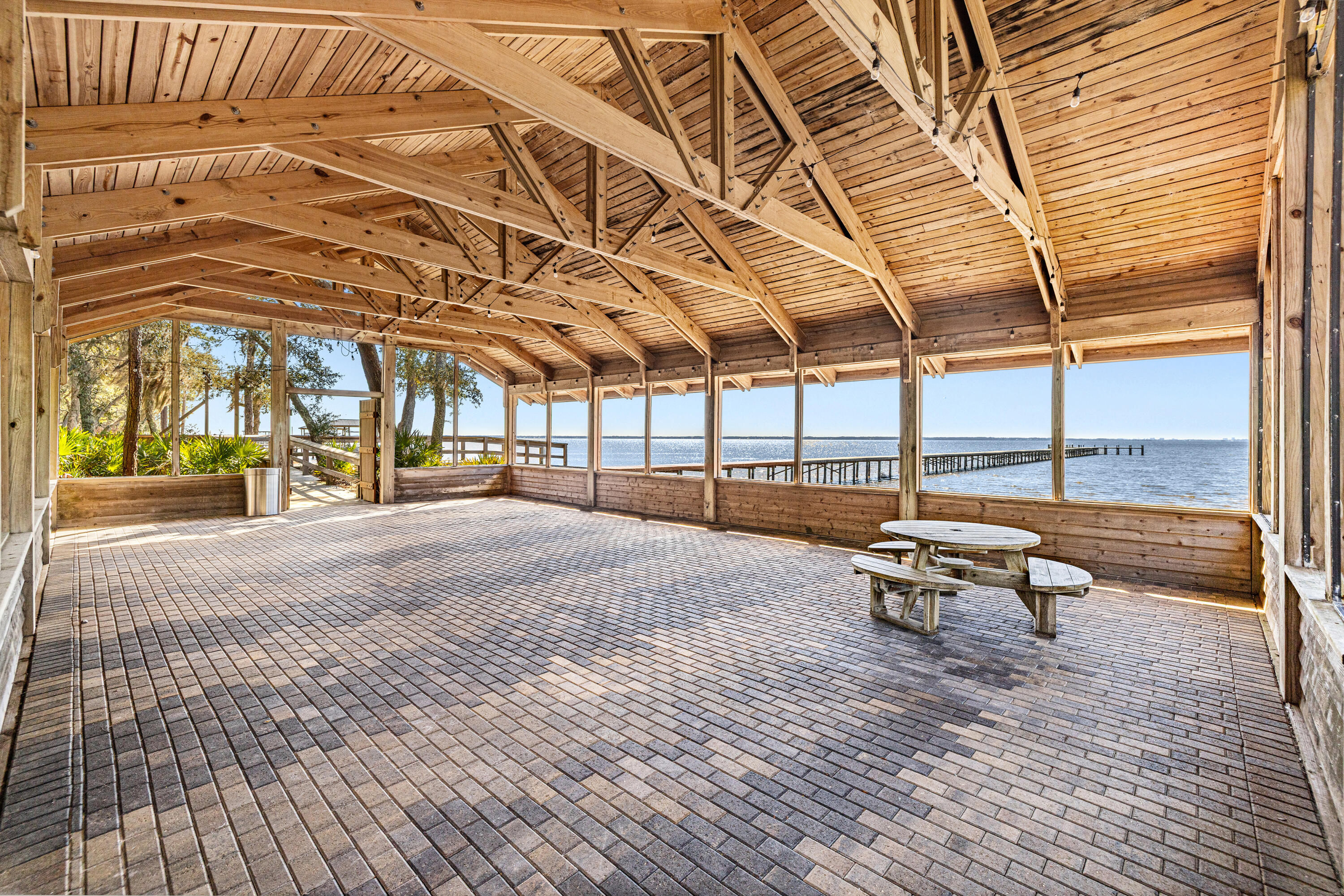 HAMMOCK BAY - BIRD SONG - Residential